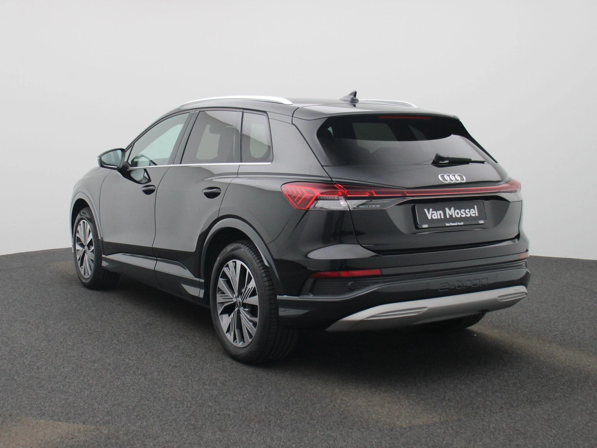 Audi-Q4 e-tron-image-2