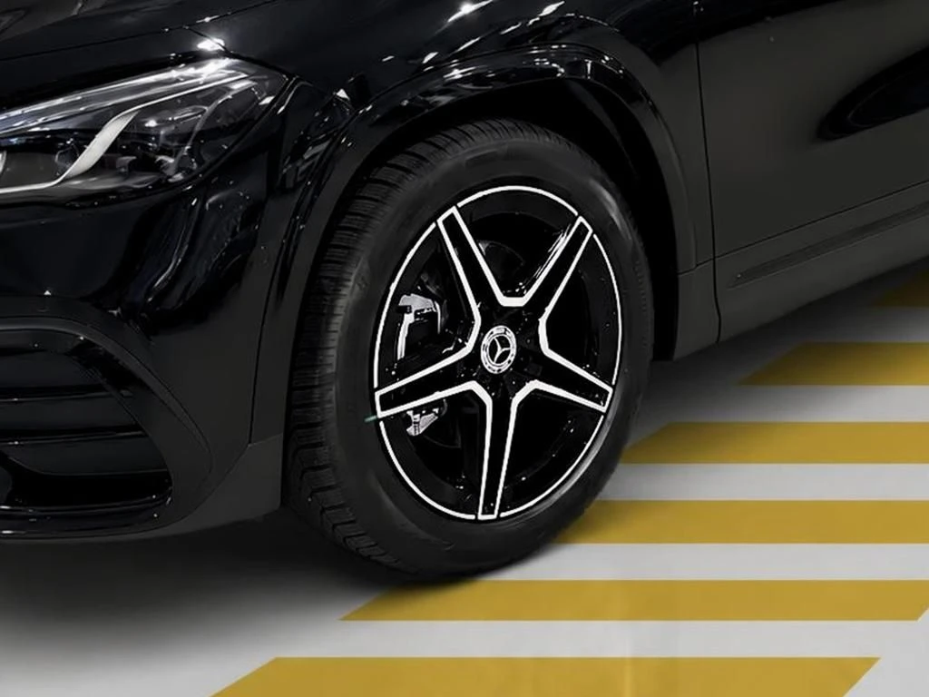 Mercedes-Benz-GLA 200 d-image-5