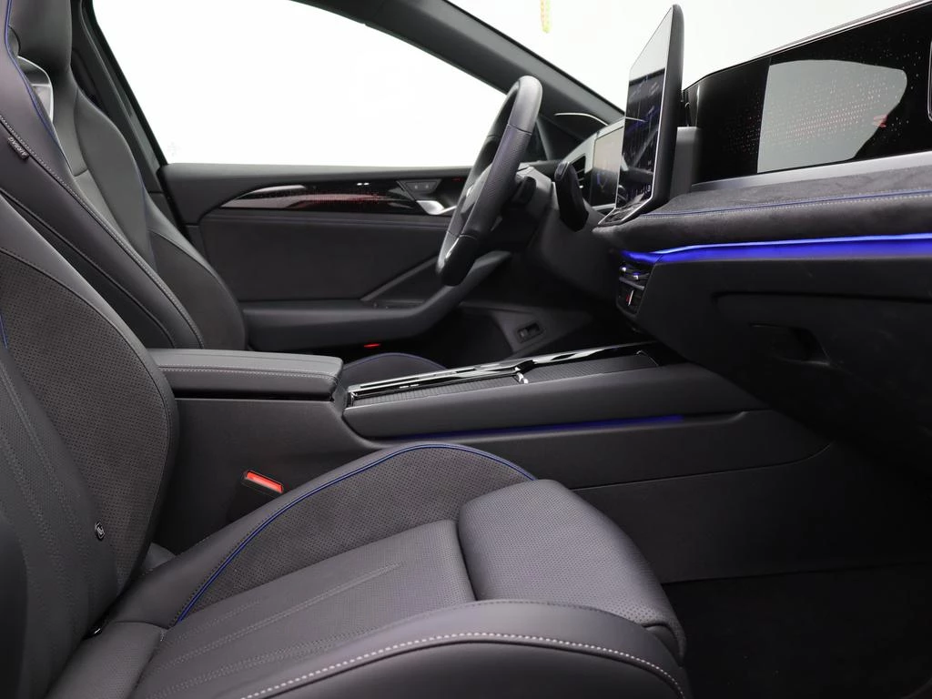 Volkswagen-Passat-image-12