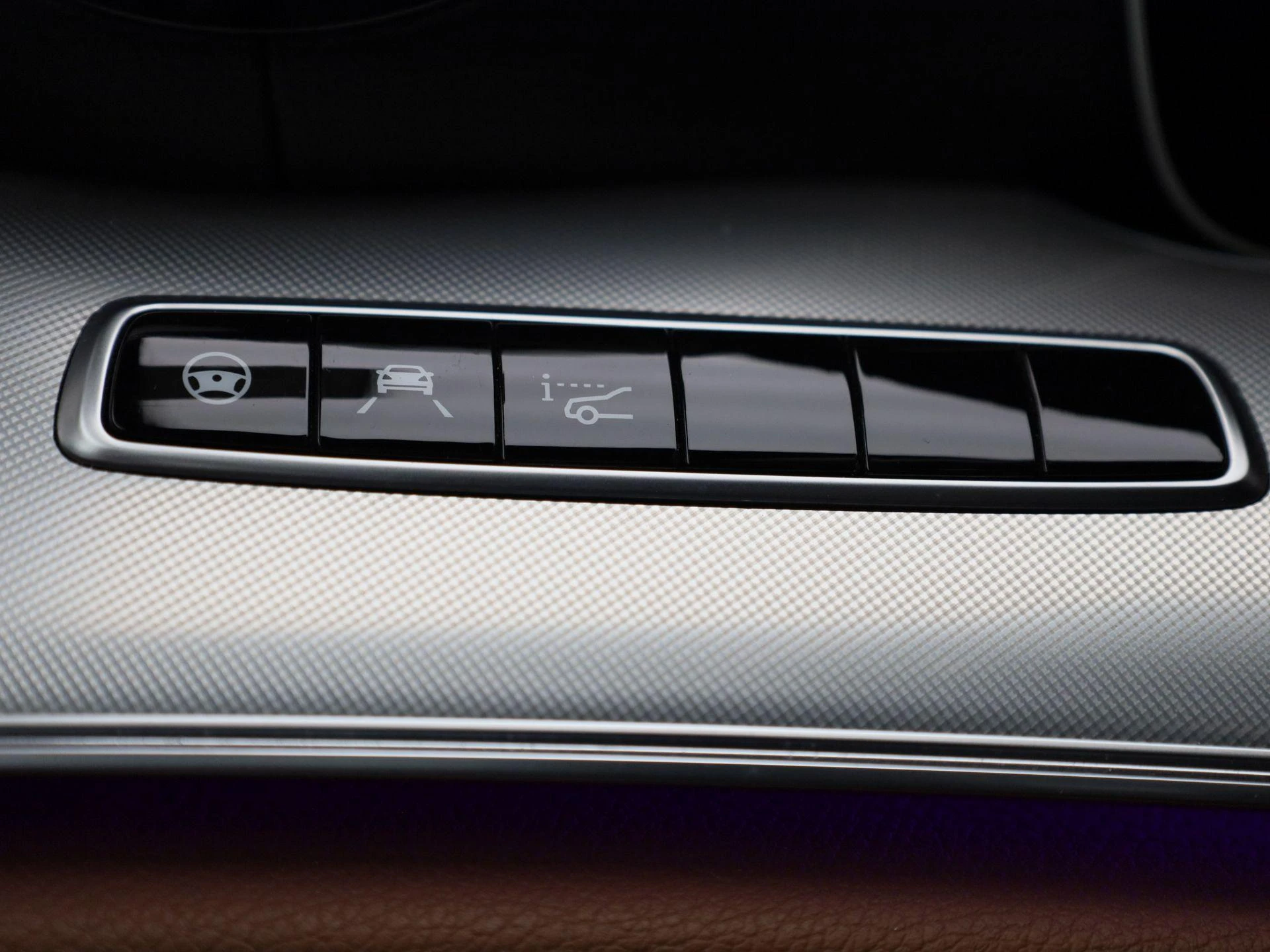 Mercedes-Benz-E-Klasse-image-26