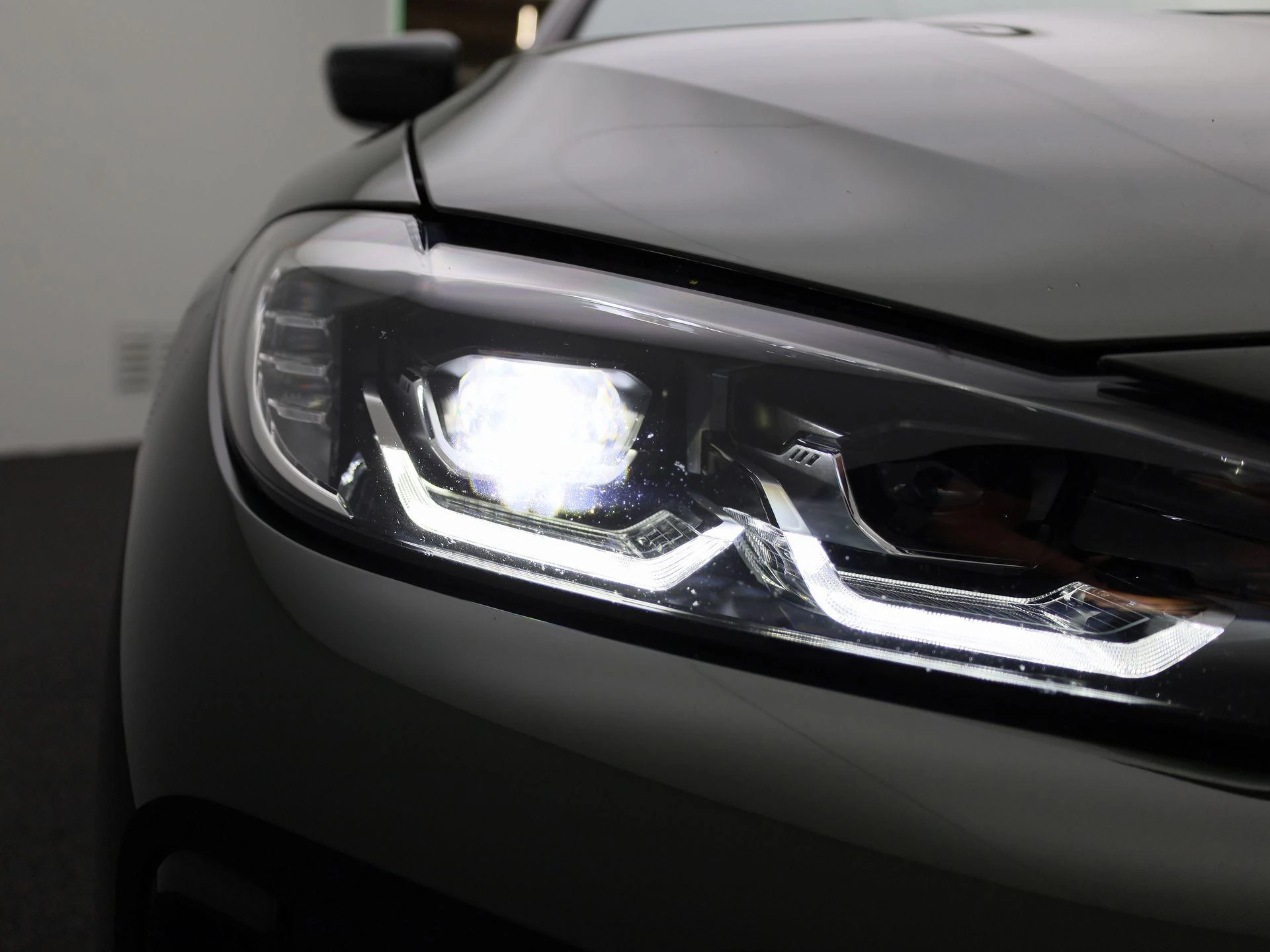 BMW-i4-image-40