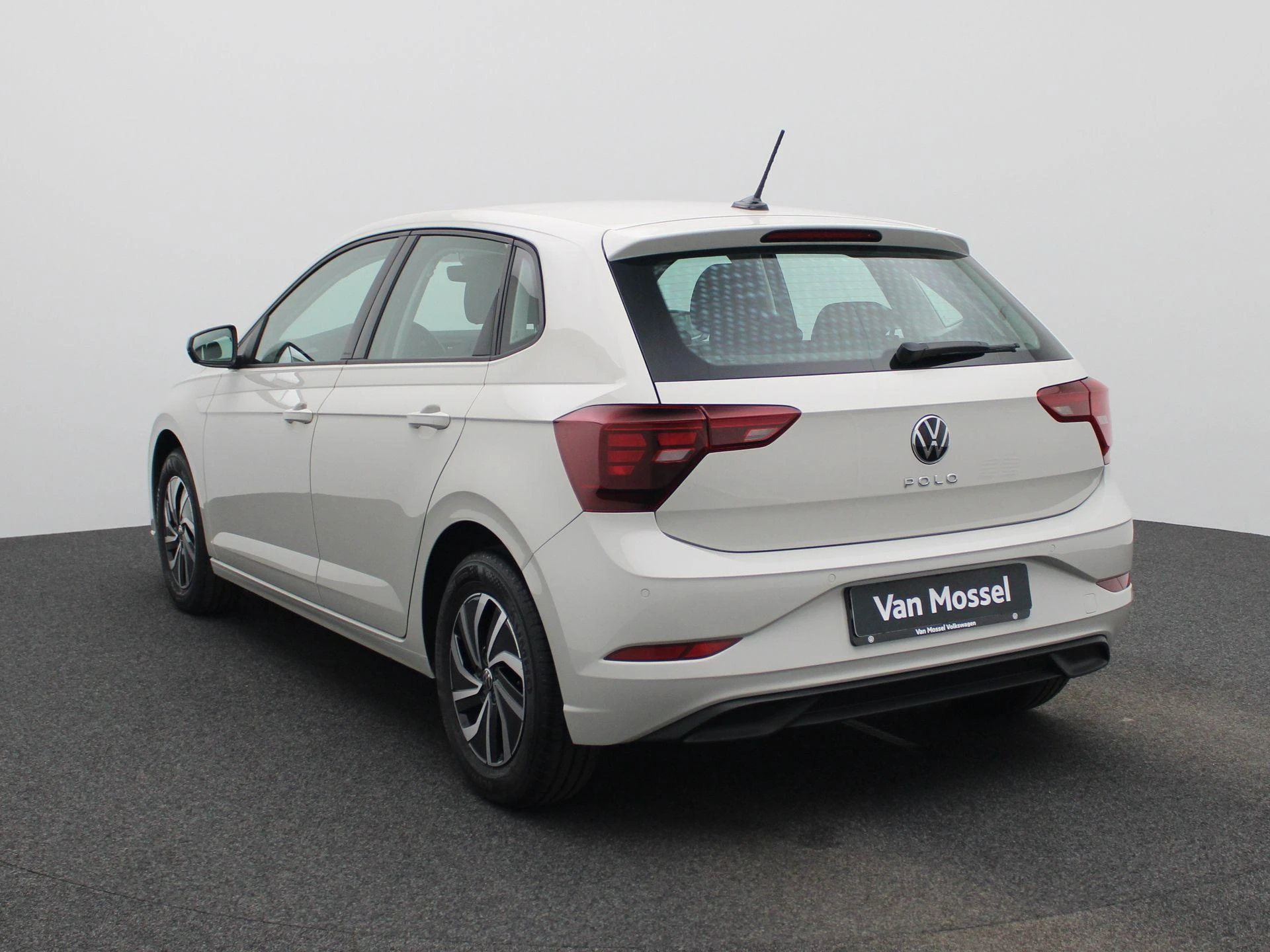 Volkswagen-Polo-image-1