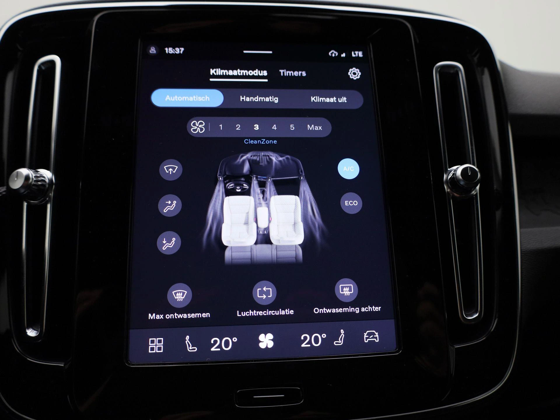 Volvo-XC40-image-18
