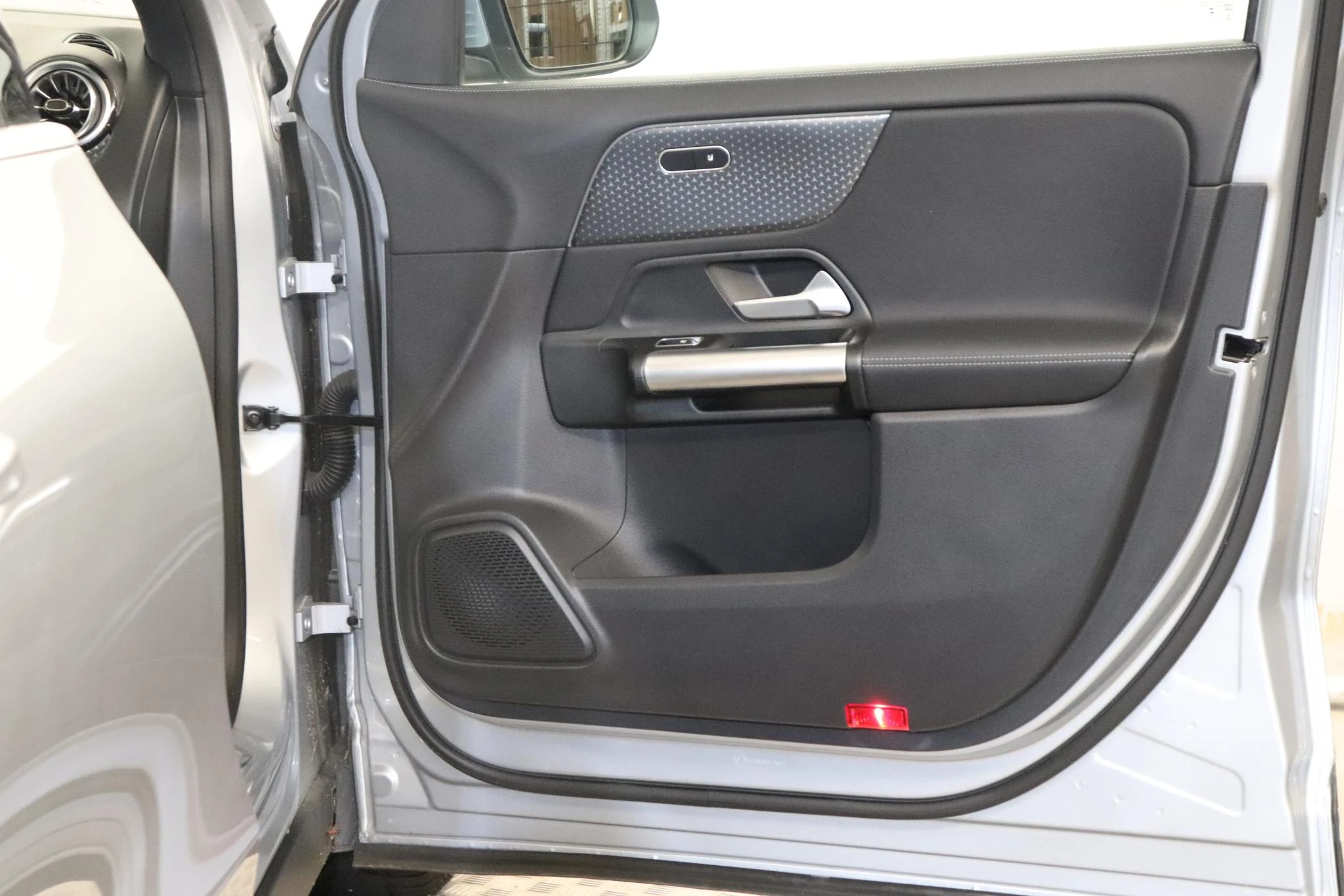 Mercedes-Benz-EQA-image-16