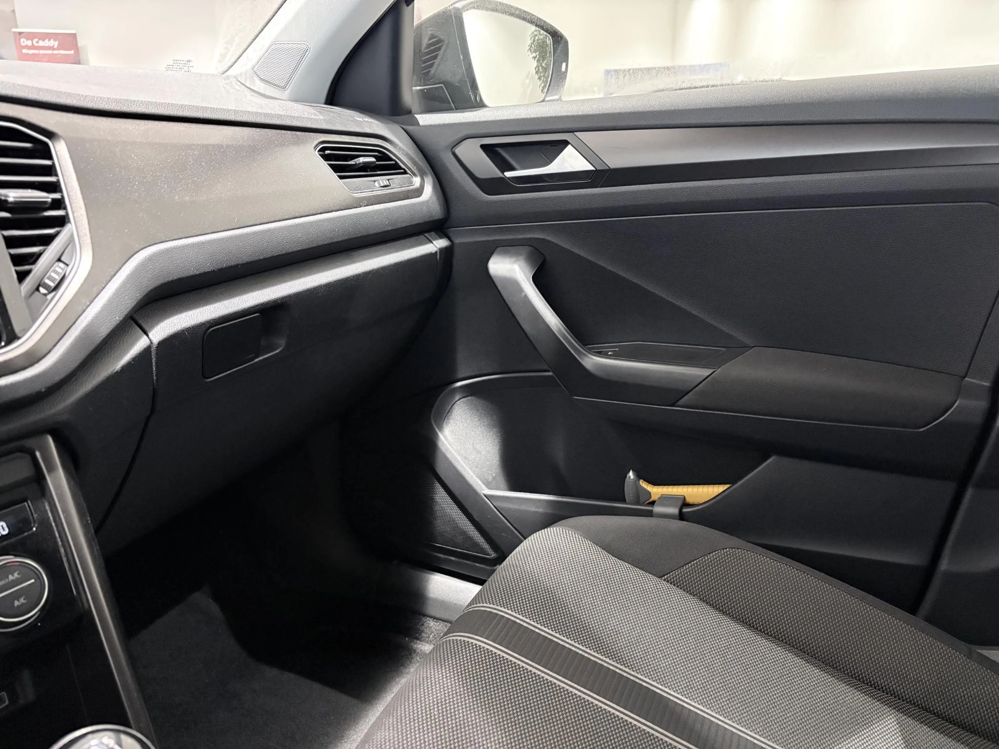 Volkswagen-T-Roc-image-29