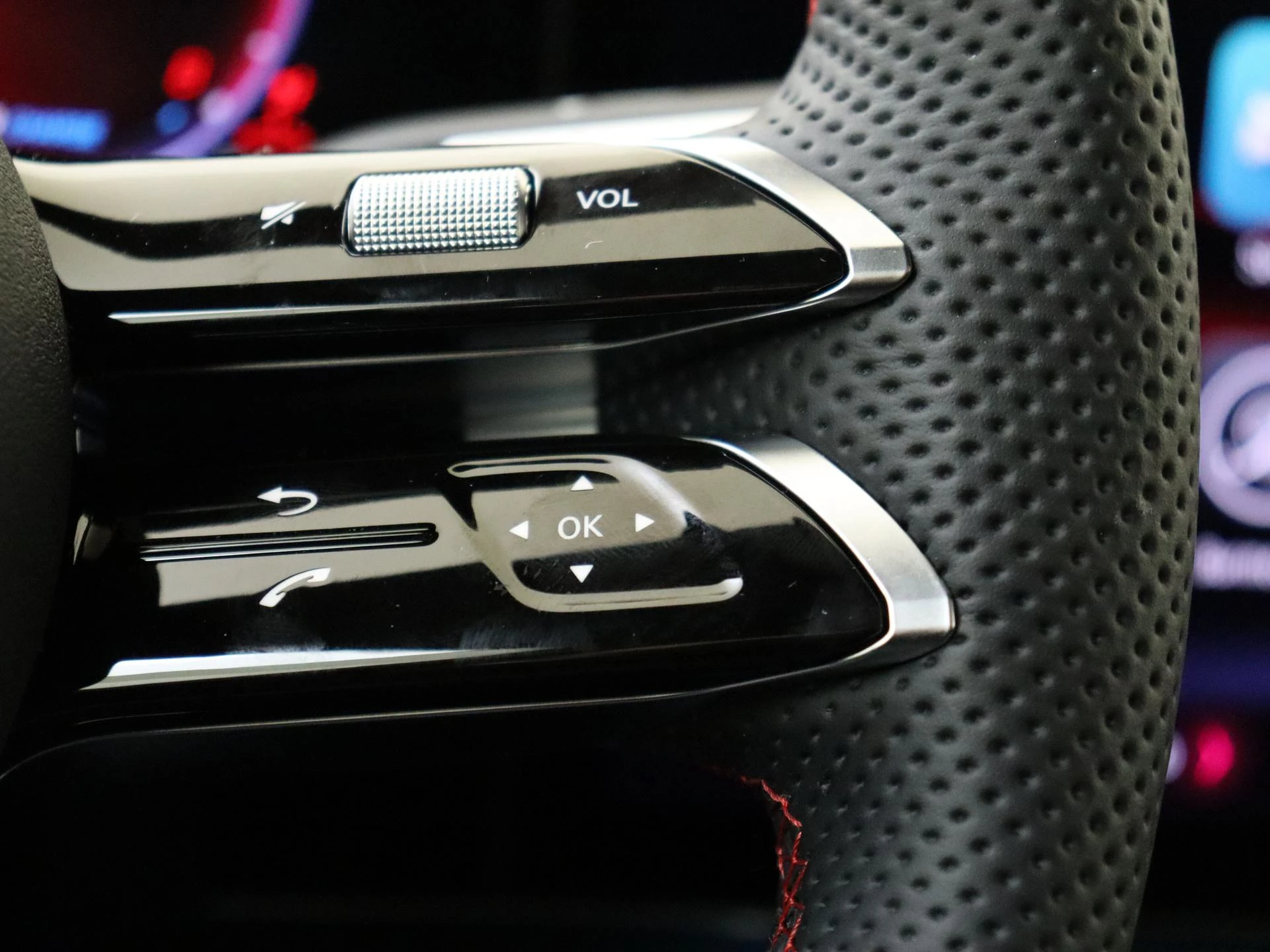 Mercedes-Benz-CLA-image-11