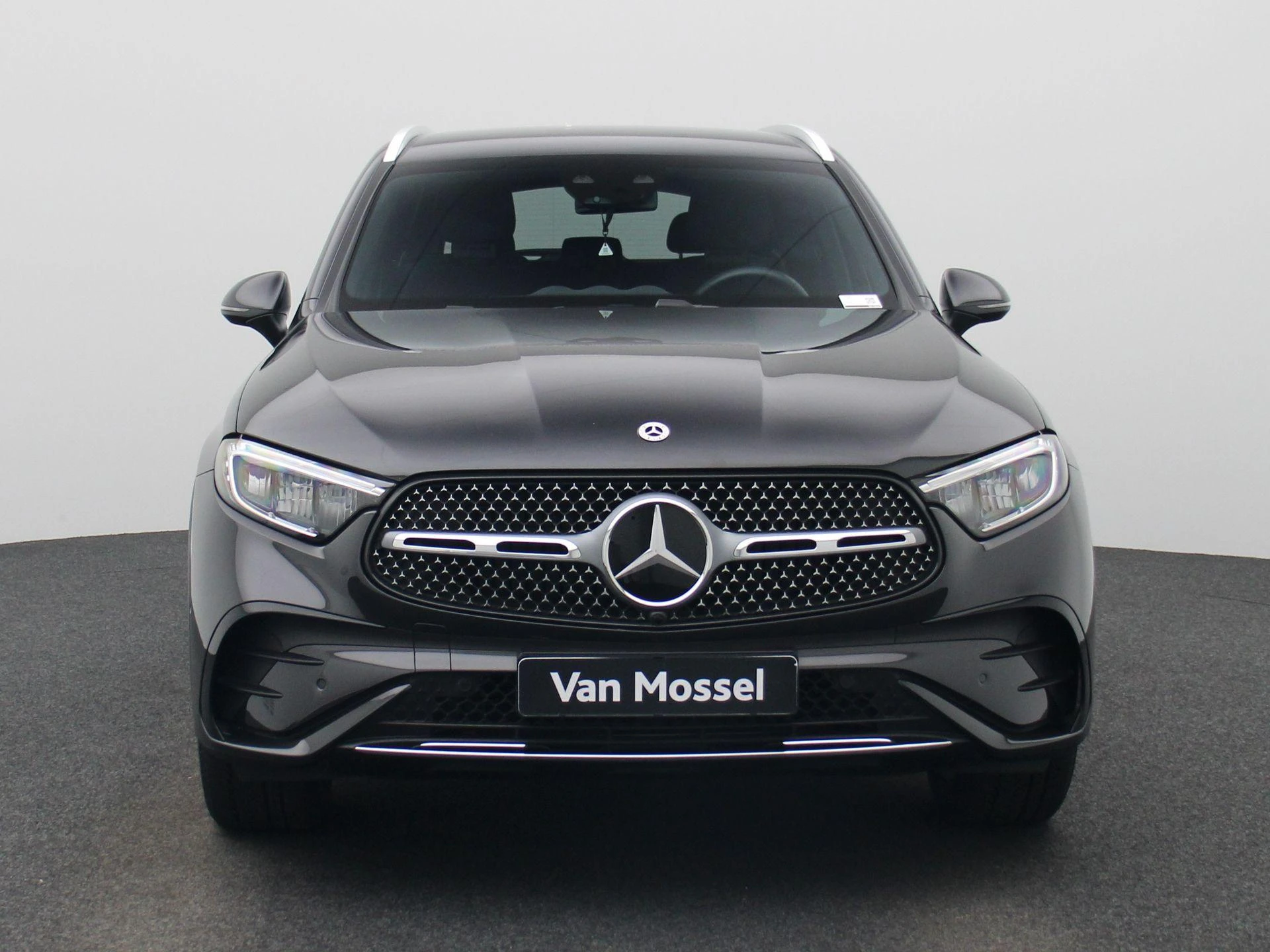 Mercedes-Benz-GLC-image-2