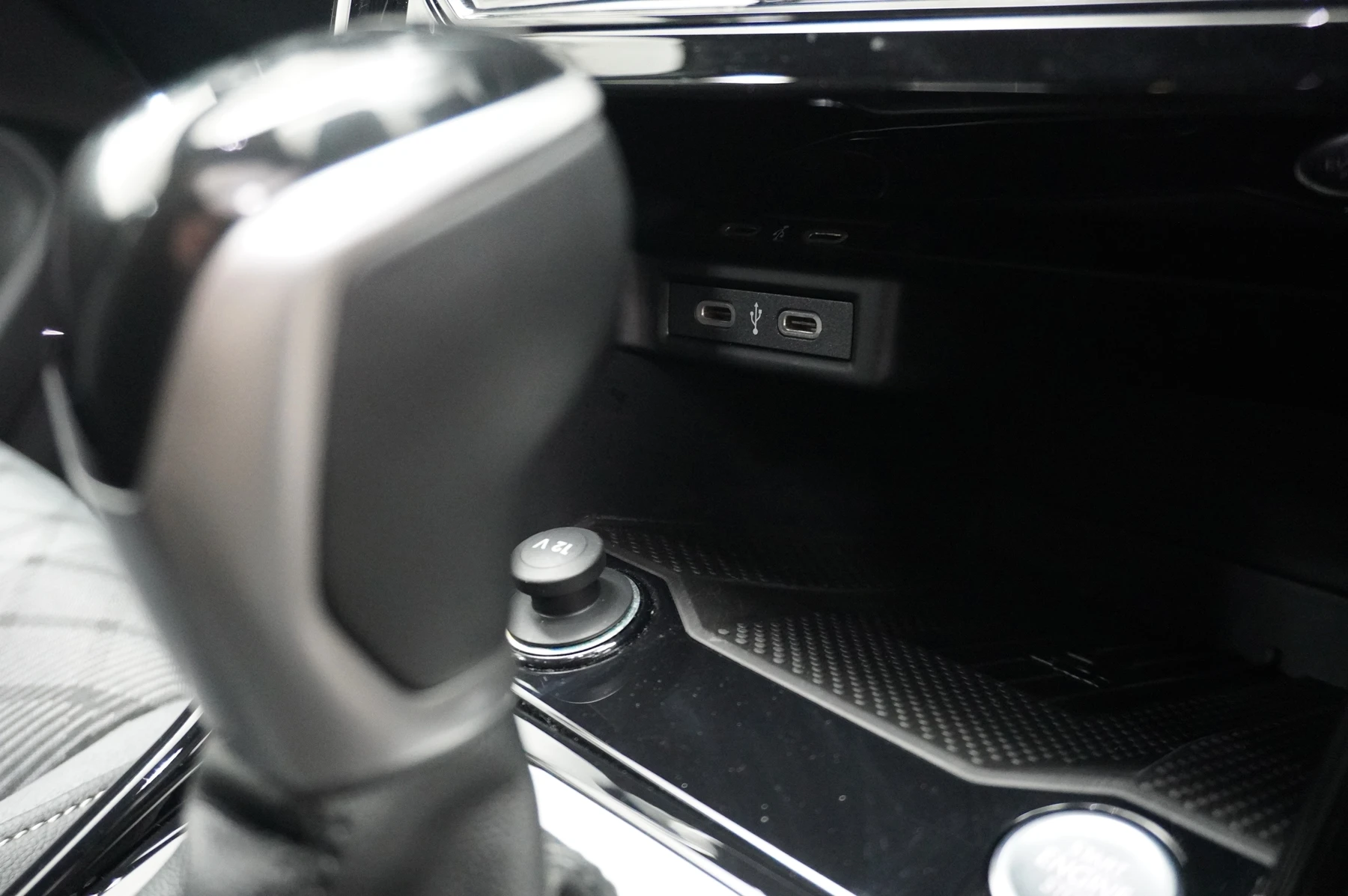 Volkswagen-T-Roc-image-34
