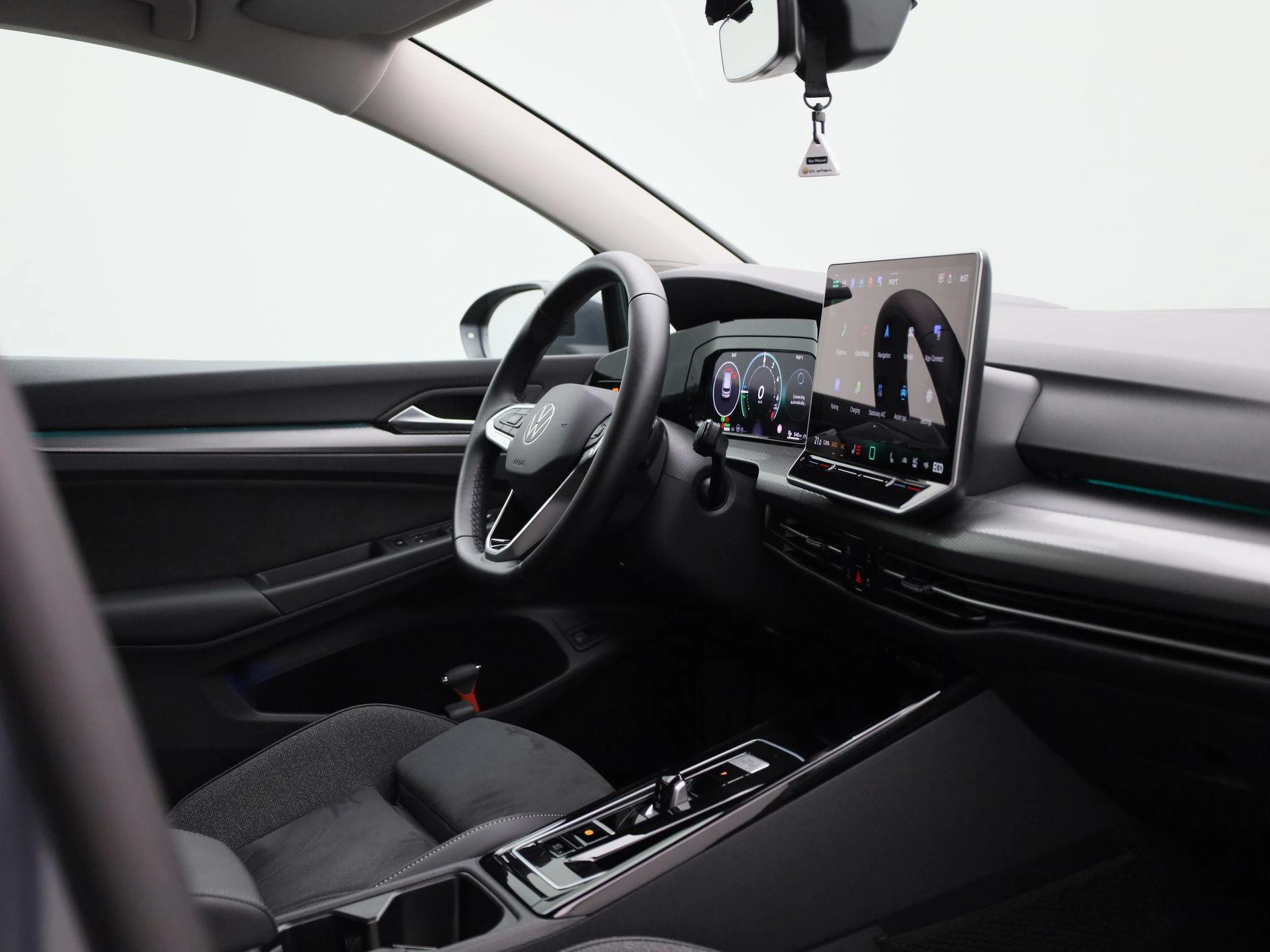 Volkswagen-Golf-image-34
