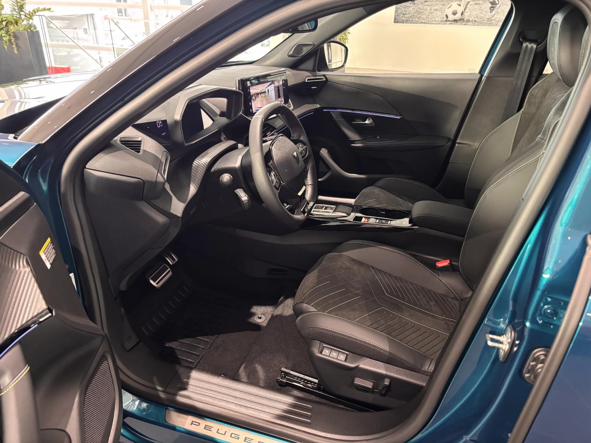 Peugeot-e-2008-image-10