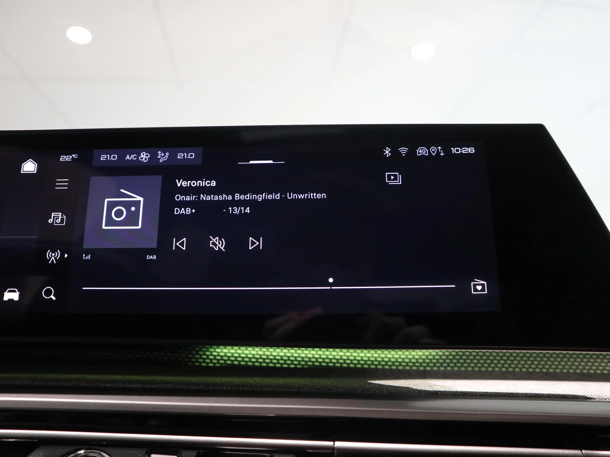 Peugeot-e-5008-image-16