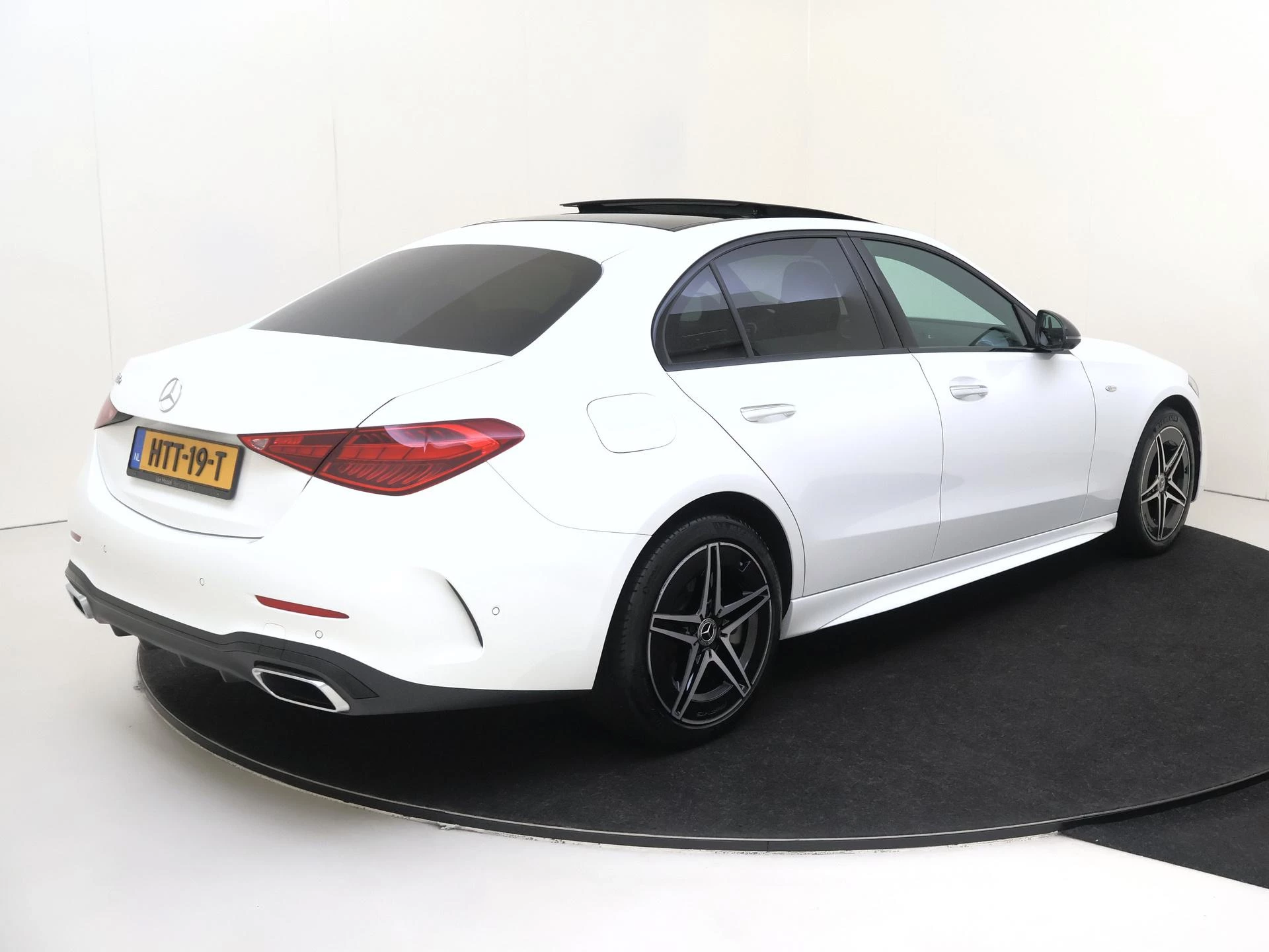 Mercedes-Benz-C-Klasse-image-3