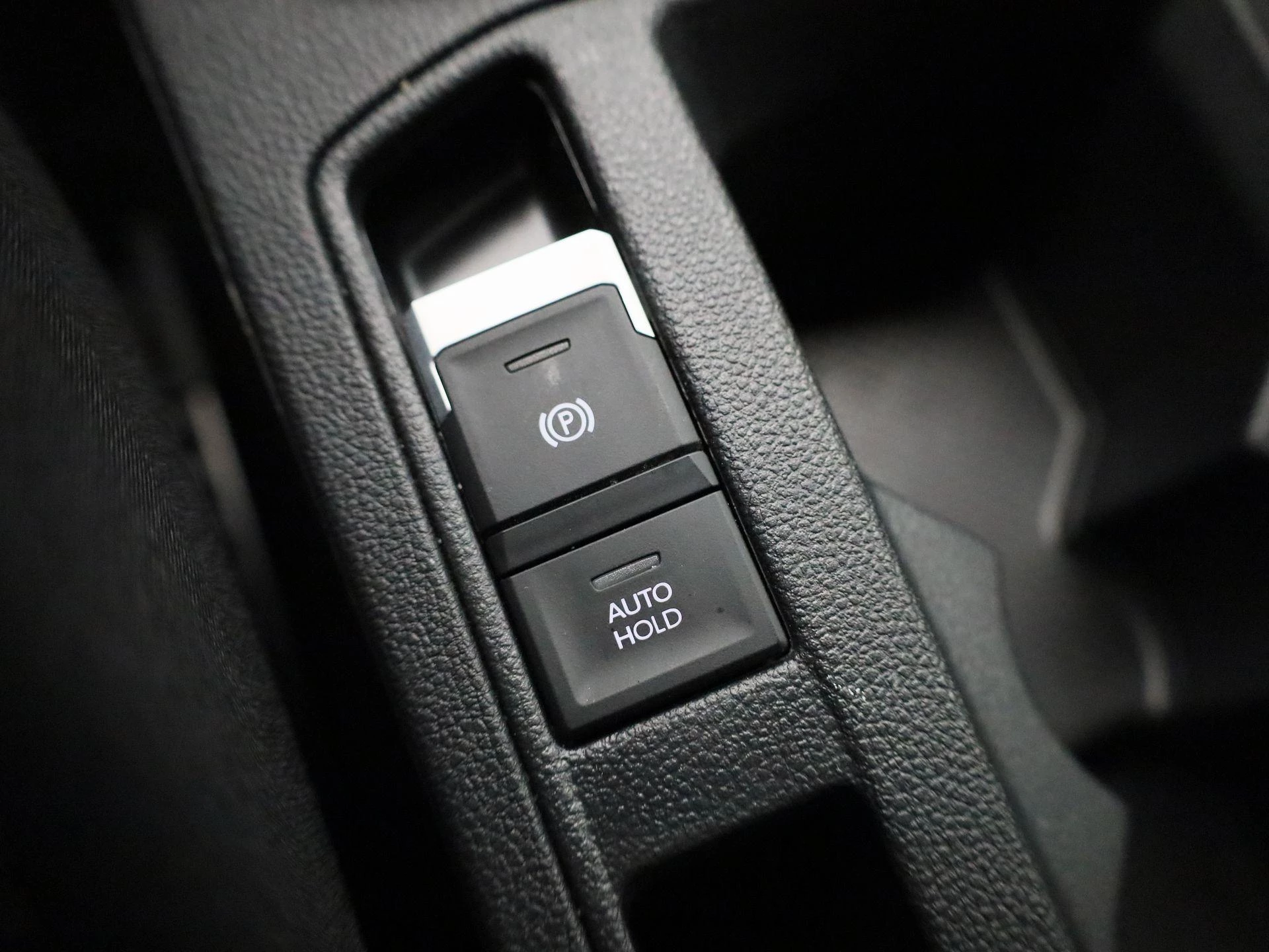 Volkswagen-T-Roc-image-29