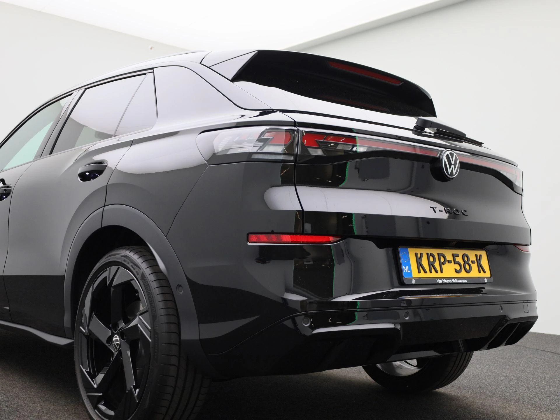 Volkswagen-T-Roc-image-54