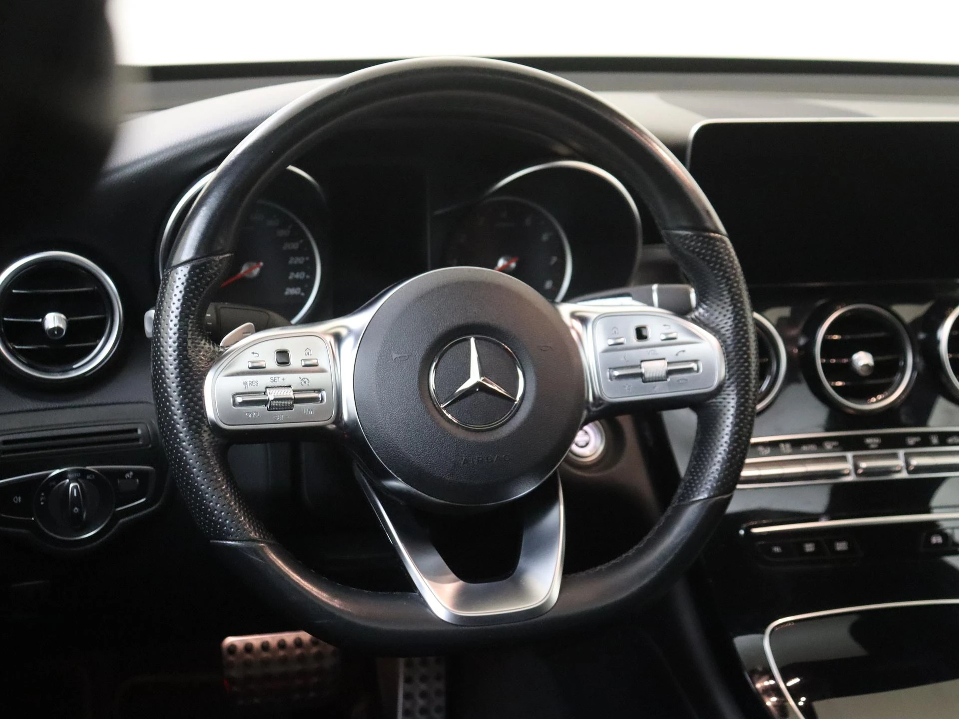 Mercedes-Benz-GLC-image-9