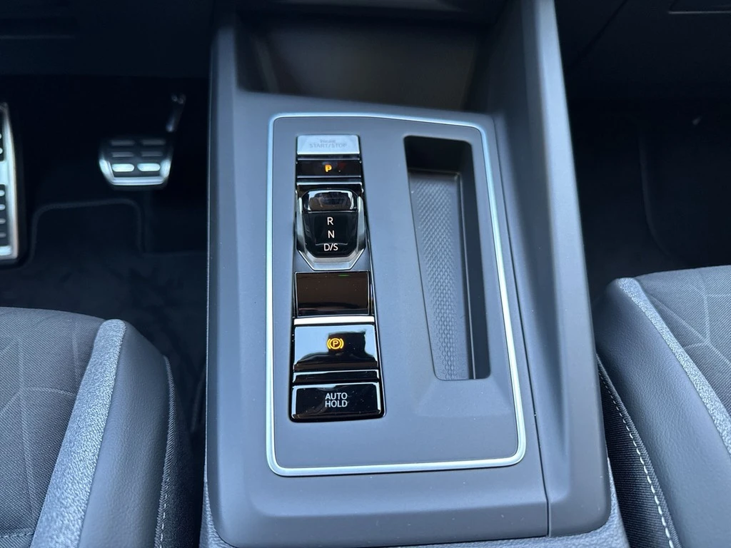 Volkswagen-Golf-image-8