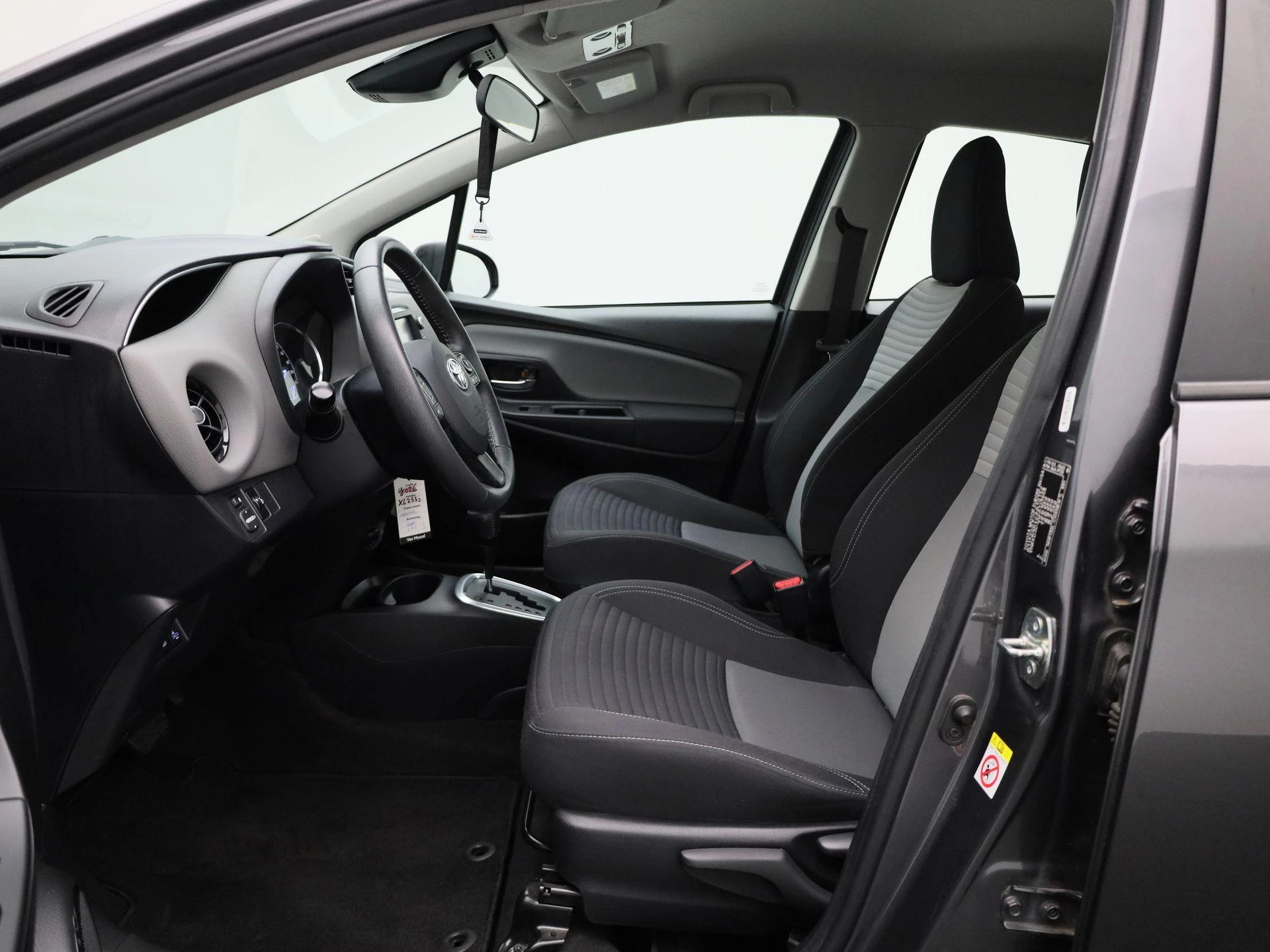 Toyota-Yaris-image-8