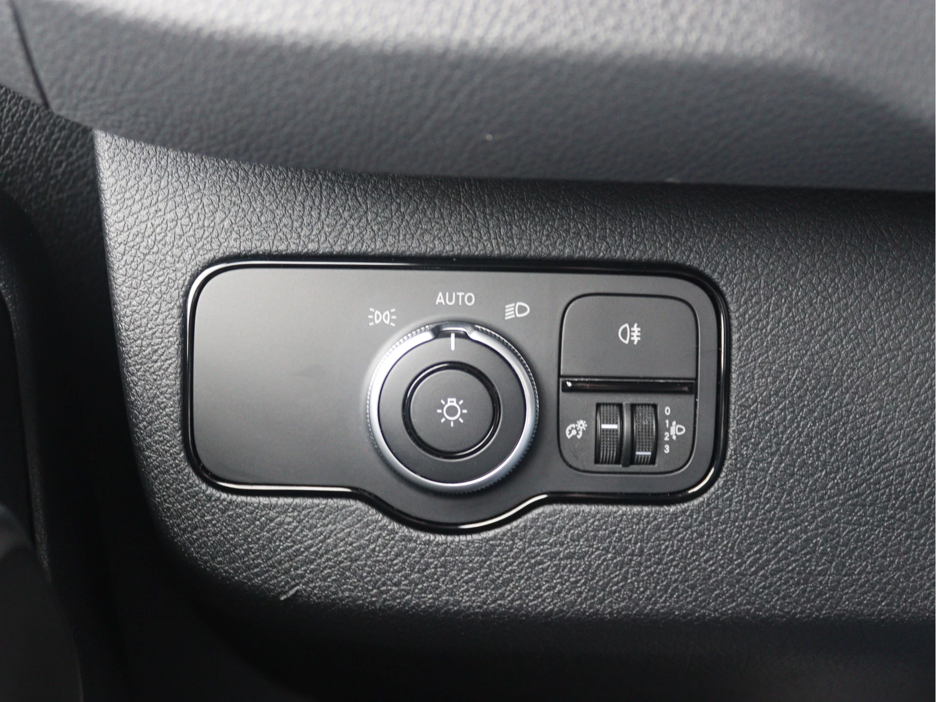 Mercedes-Benz-Sprinter-image-11