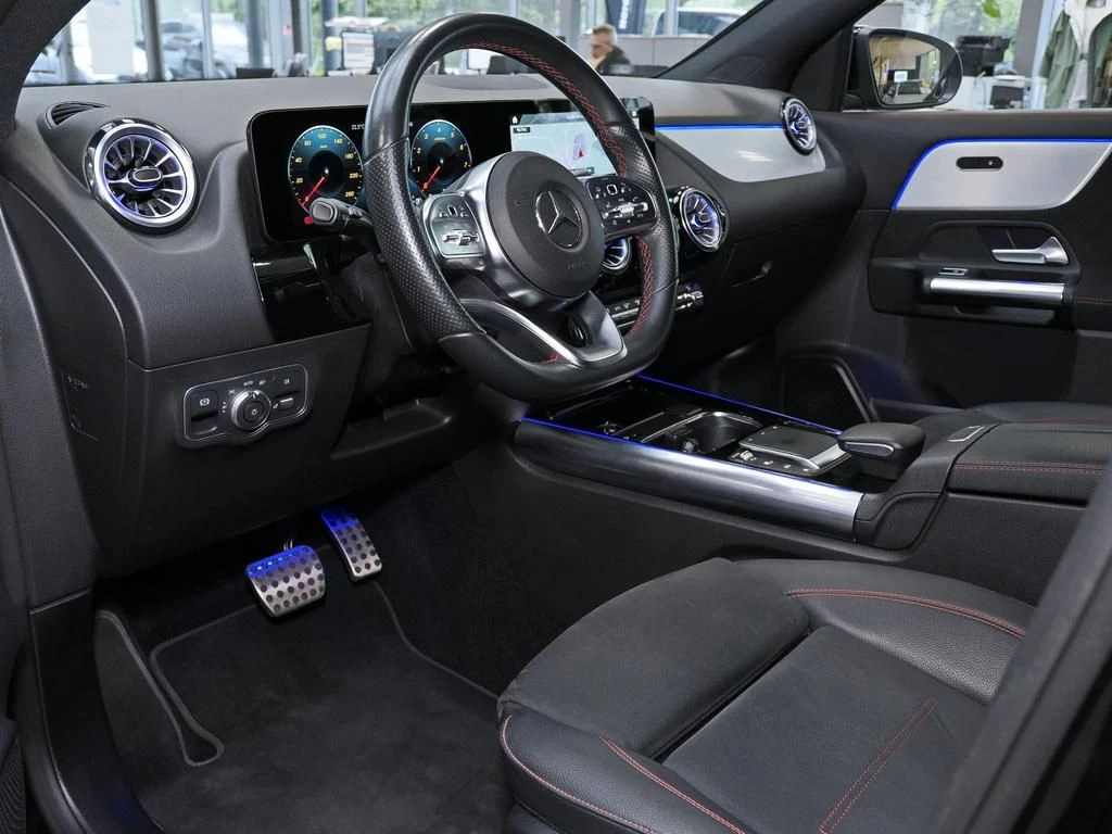 Mercedes-Benz-GLA 200-image-8