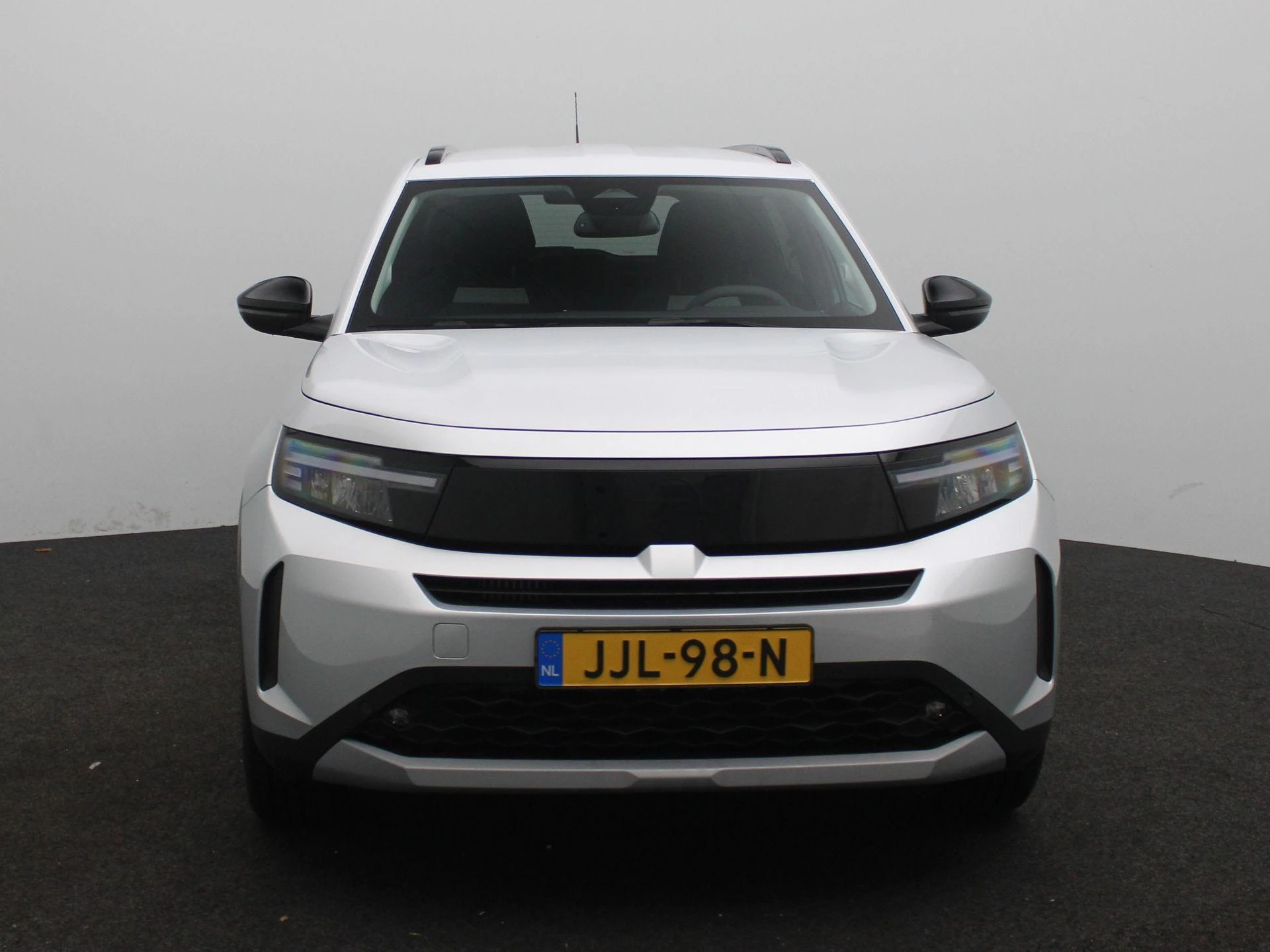 Opel-Frontera-image-2