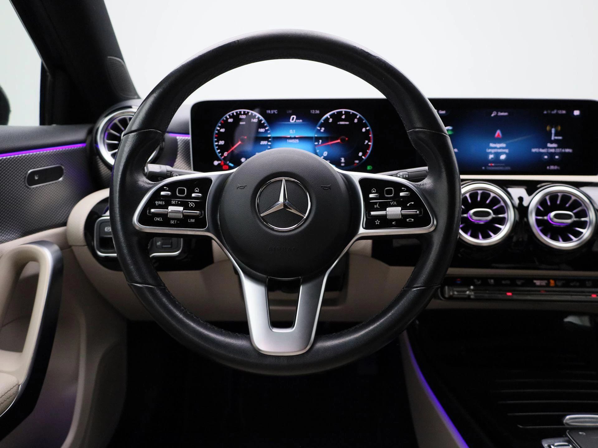 Mercedes-Benz-A-Klasse-image-6