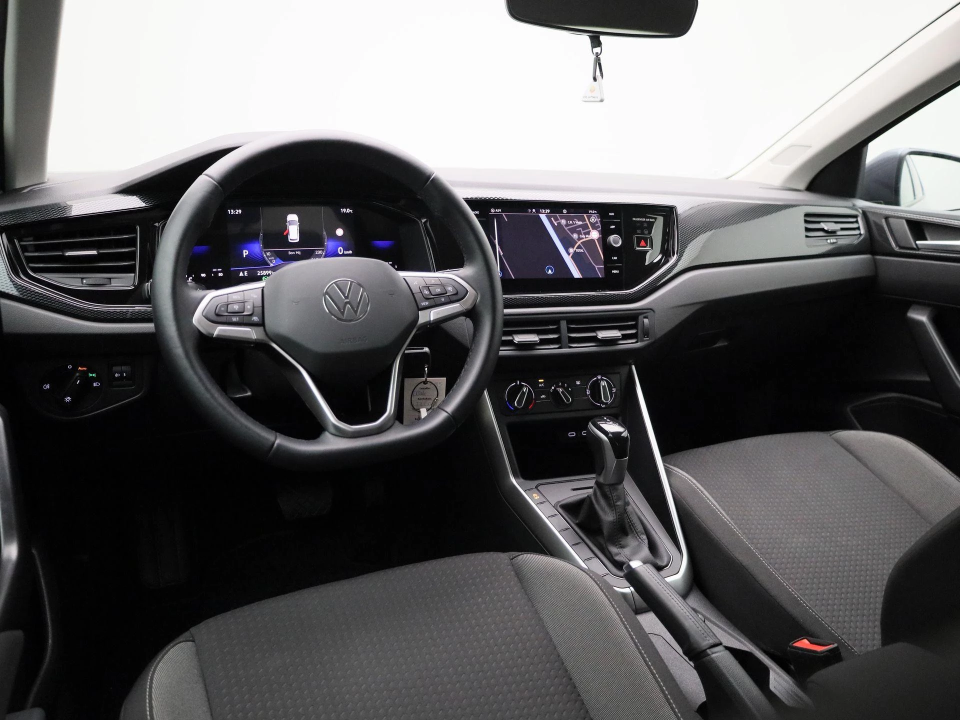 Volkswagen-Polo-image-6