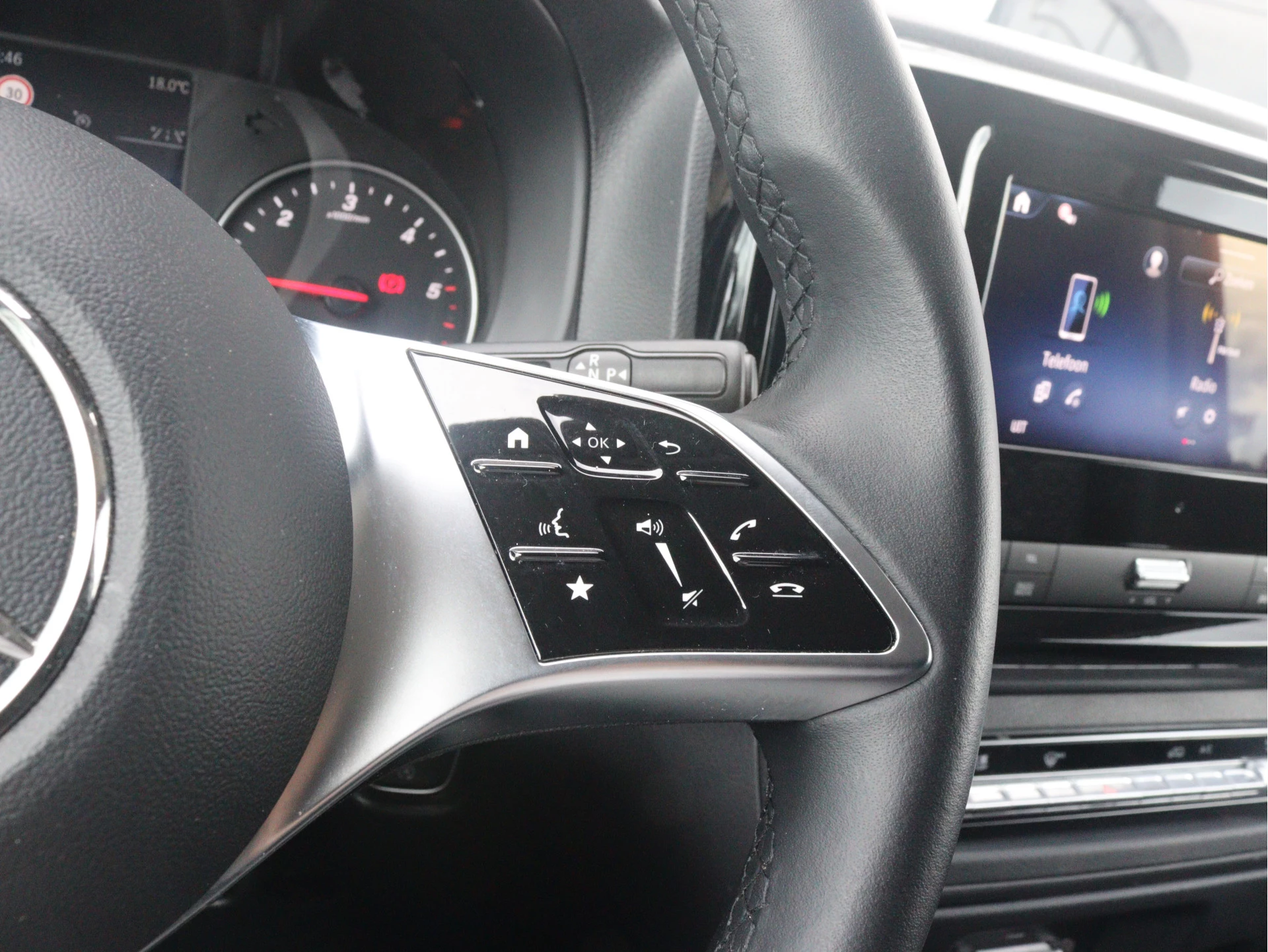 Mercedes-Benz-Vito-image-7