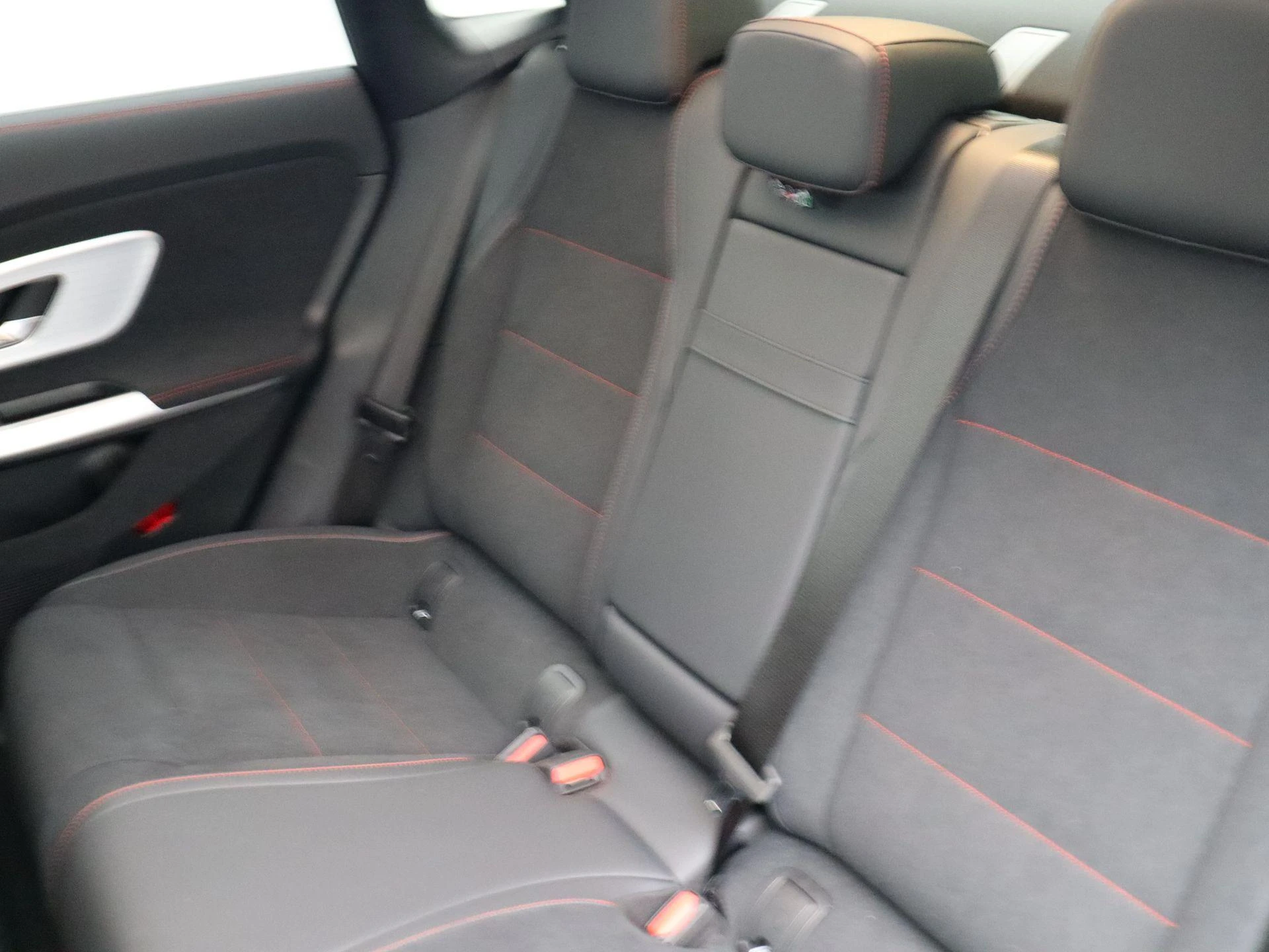 Mercedes-Benz-CLA-image-13