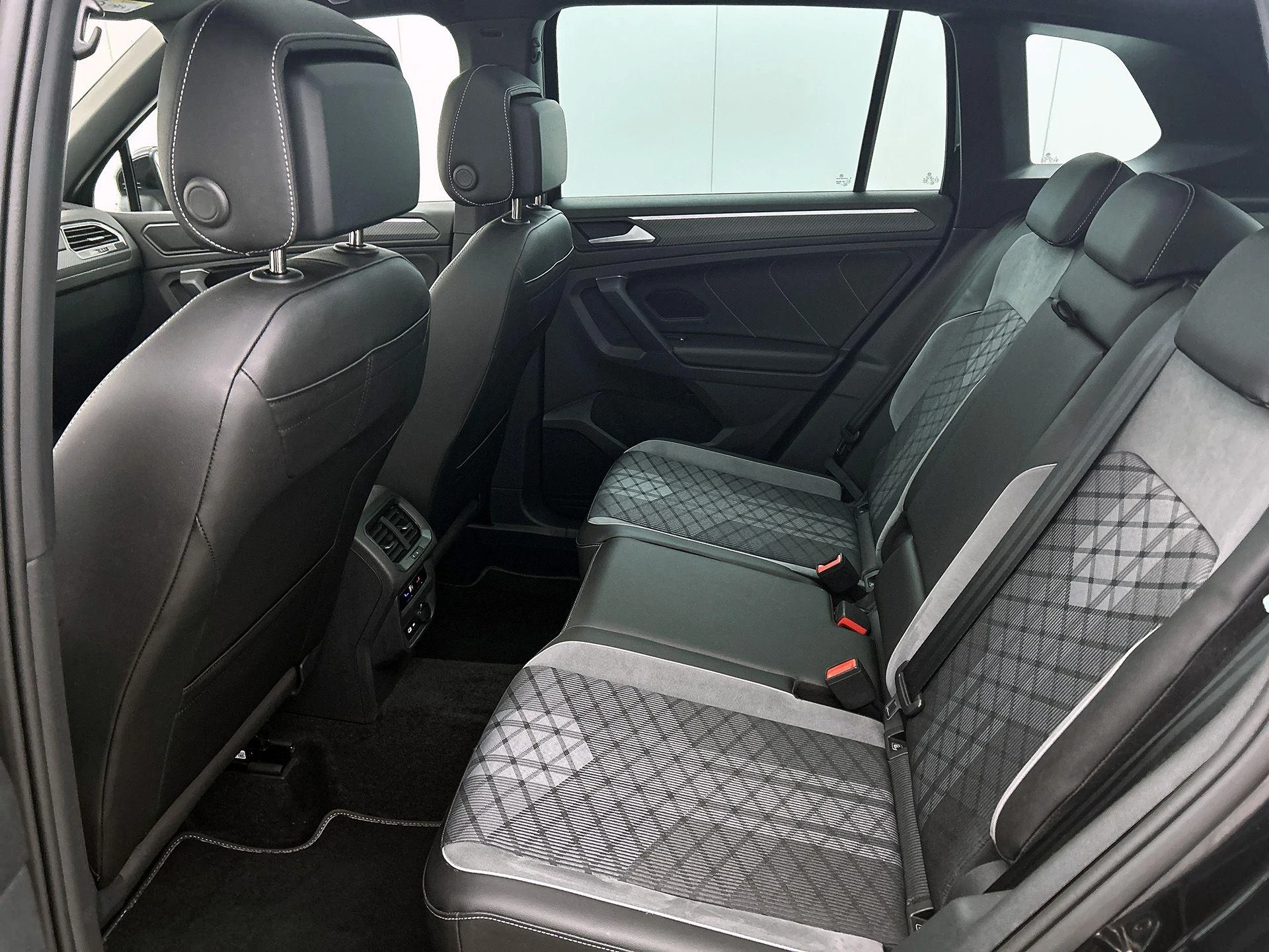 Volkswagen-Tiguan-image-27