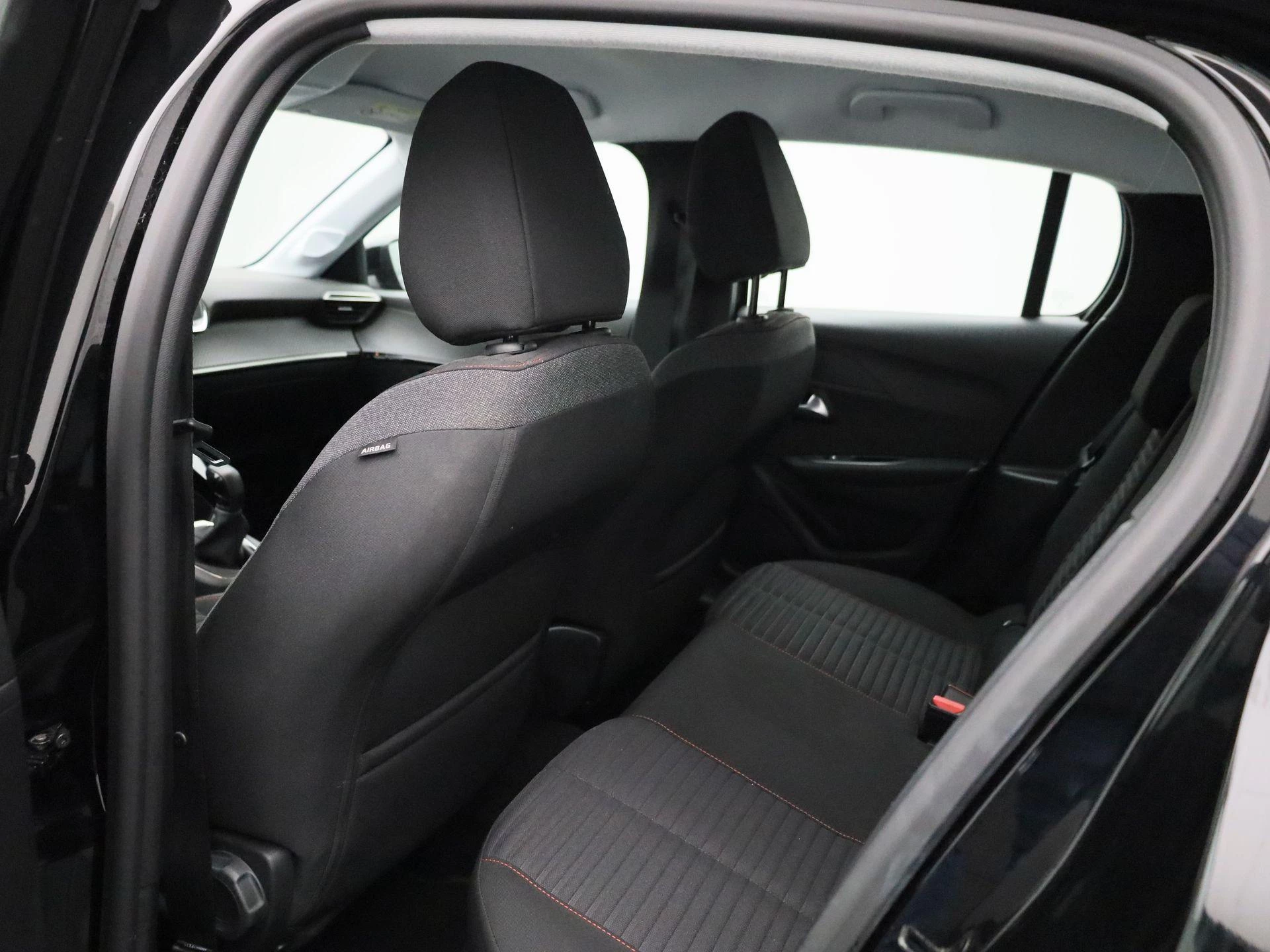 Peugeot-208-image-9
