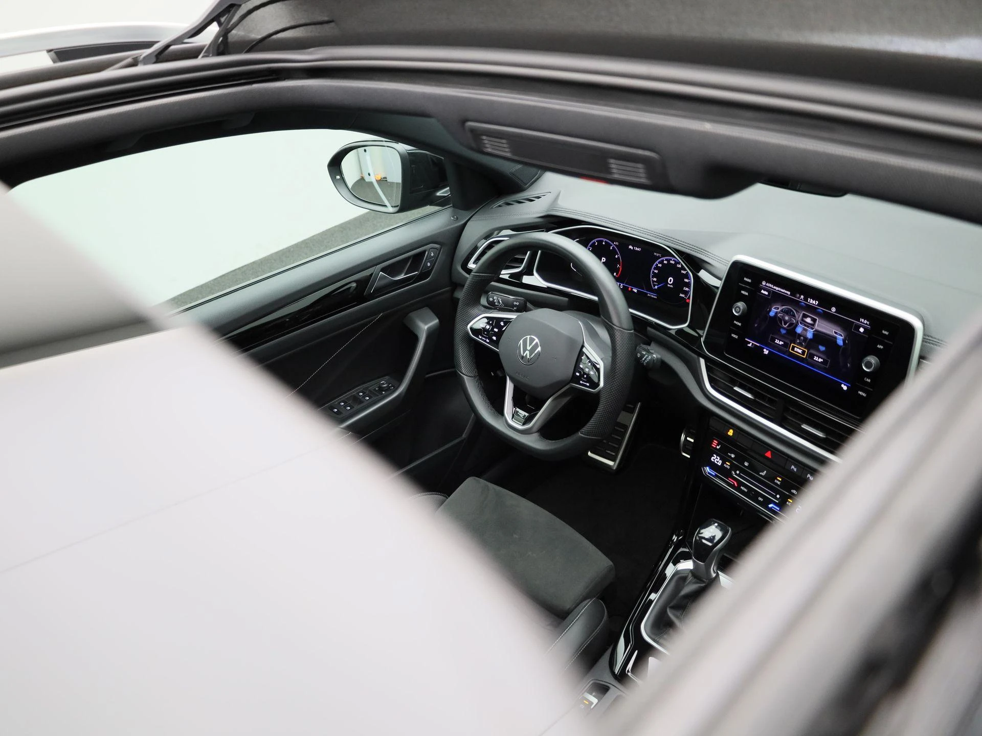 Volkswagen-T-Roc-image-35