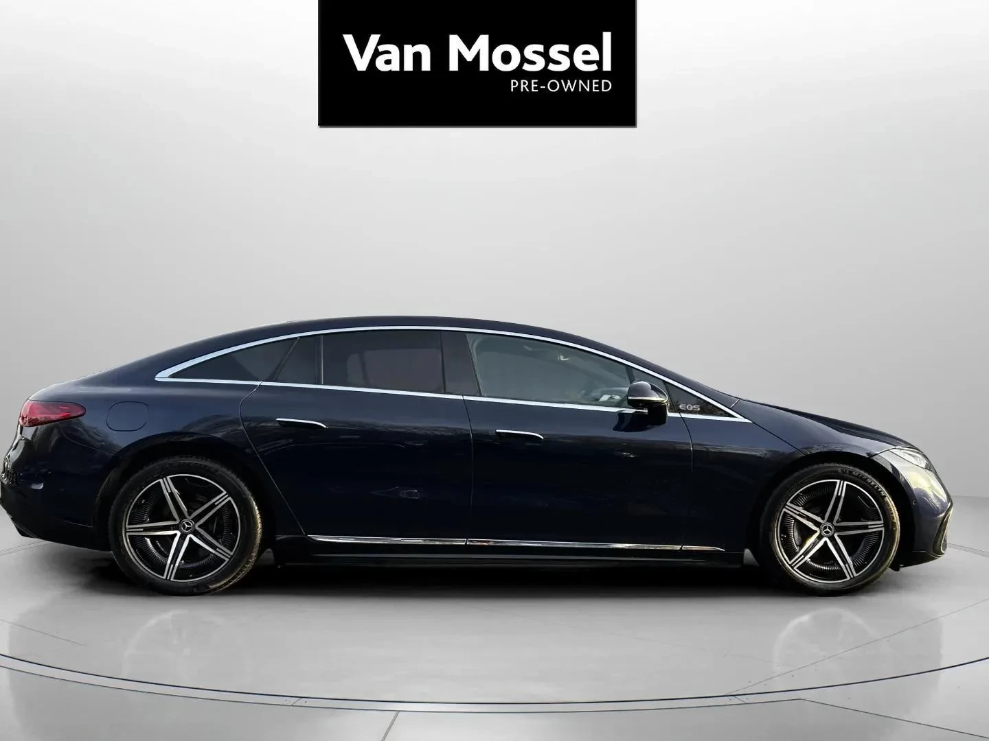 Mercedes-Benz-EQS-image-4