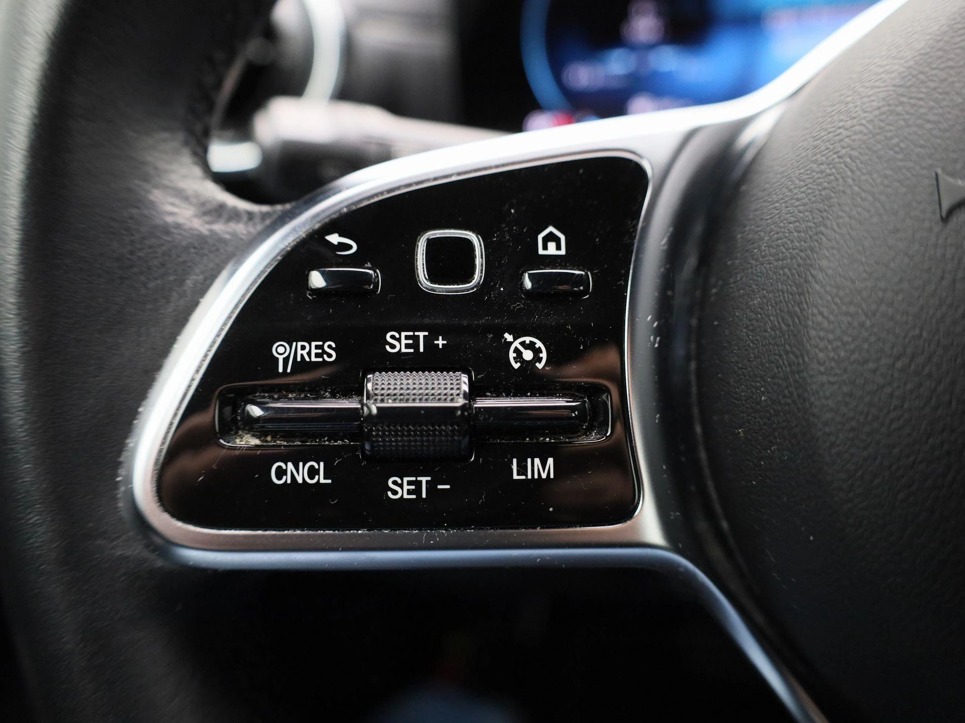 Mercedes-Benz-CLA-image-16