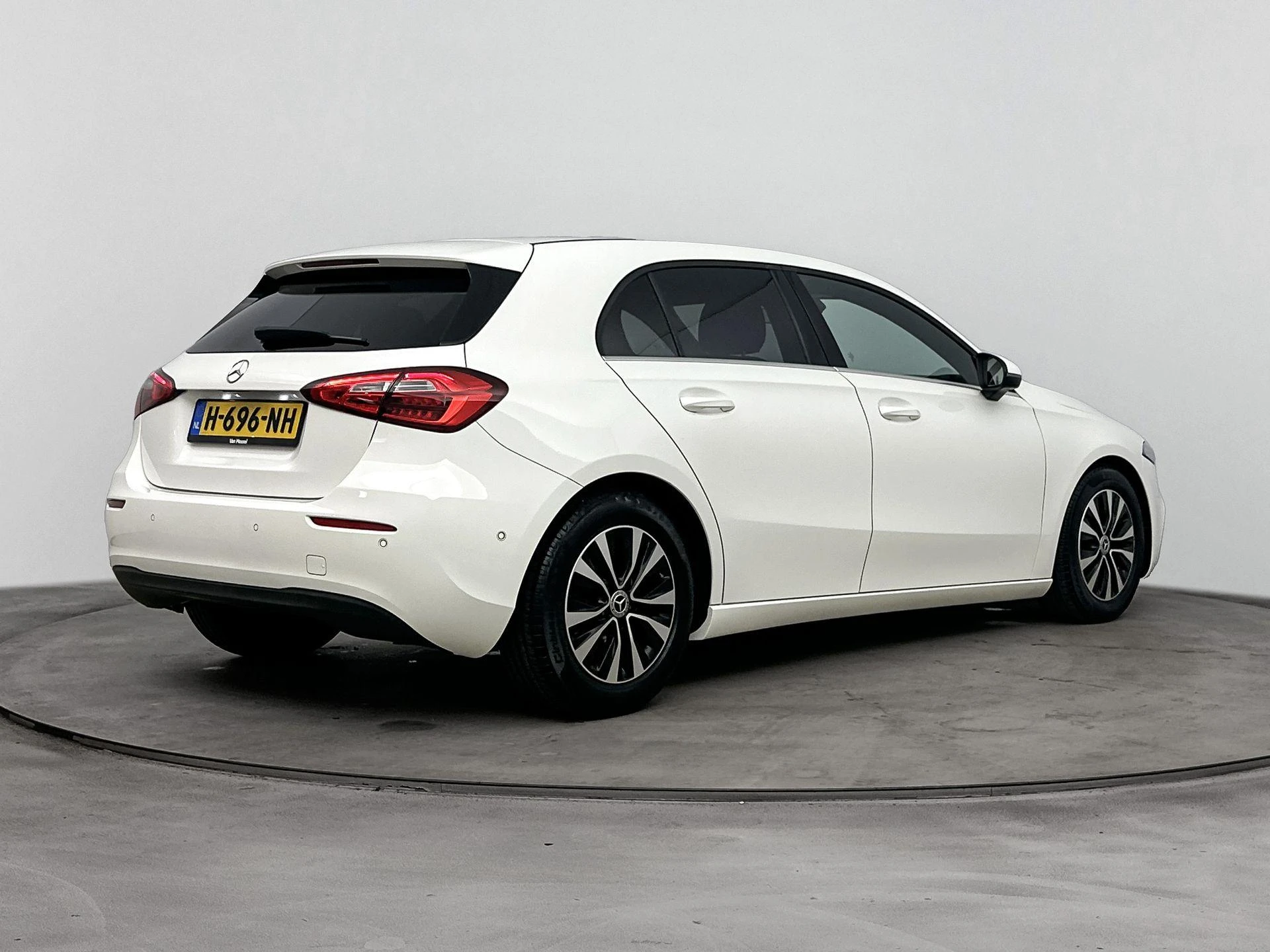 Mercedes-Benz-A-Klasse-image-3