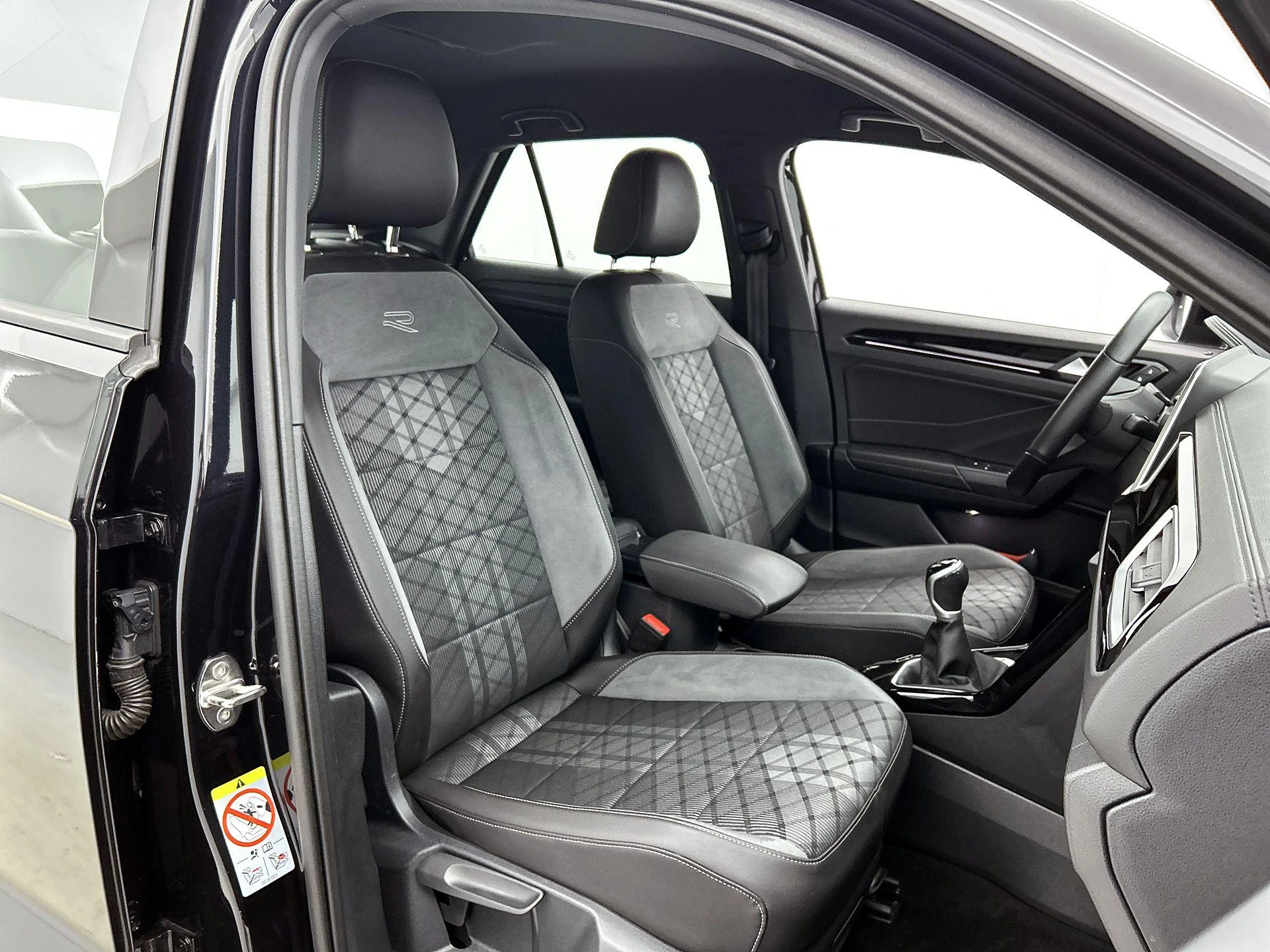 Volkswagen T-Roc 1.0 TSI R-Line | 110 PK |