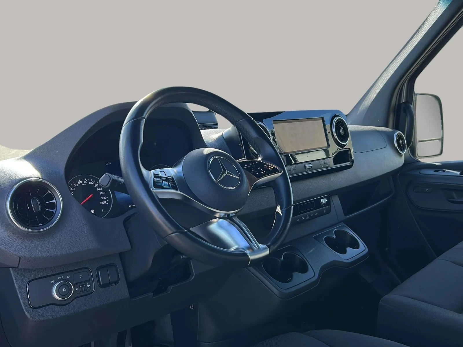 Mercedes-Benz-Sprinter-image-7