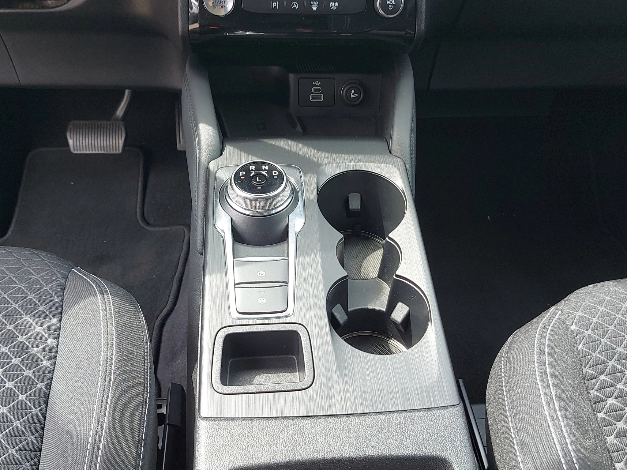 Ford Kuga Titanium WINT.PKT*TECH.PKT*GJR*LED*RFK*AHKV