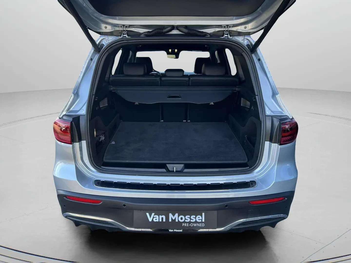 Mercedes-Benz-EQB-image-22