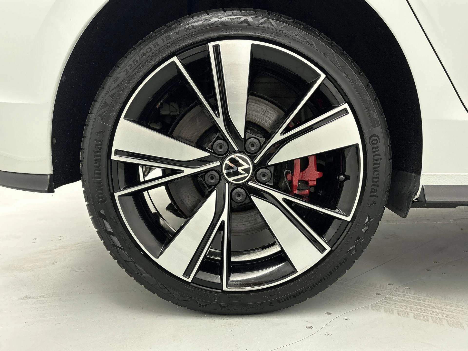 Volkswagen-Golf-image-23