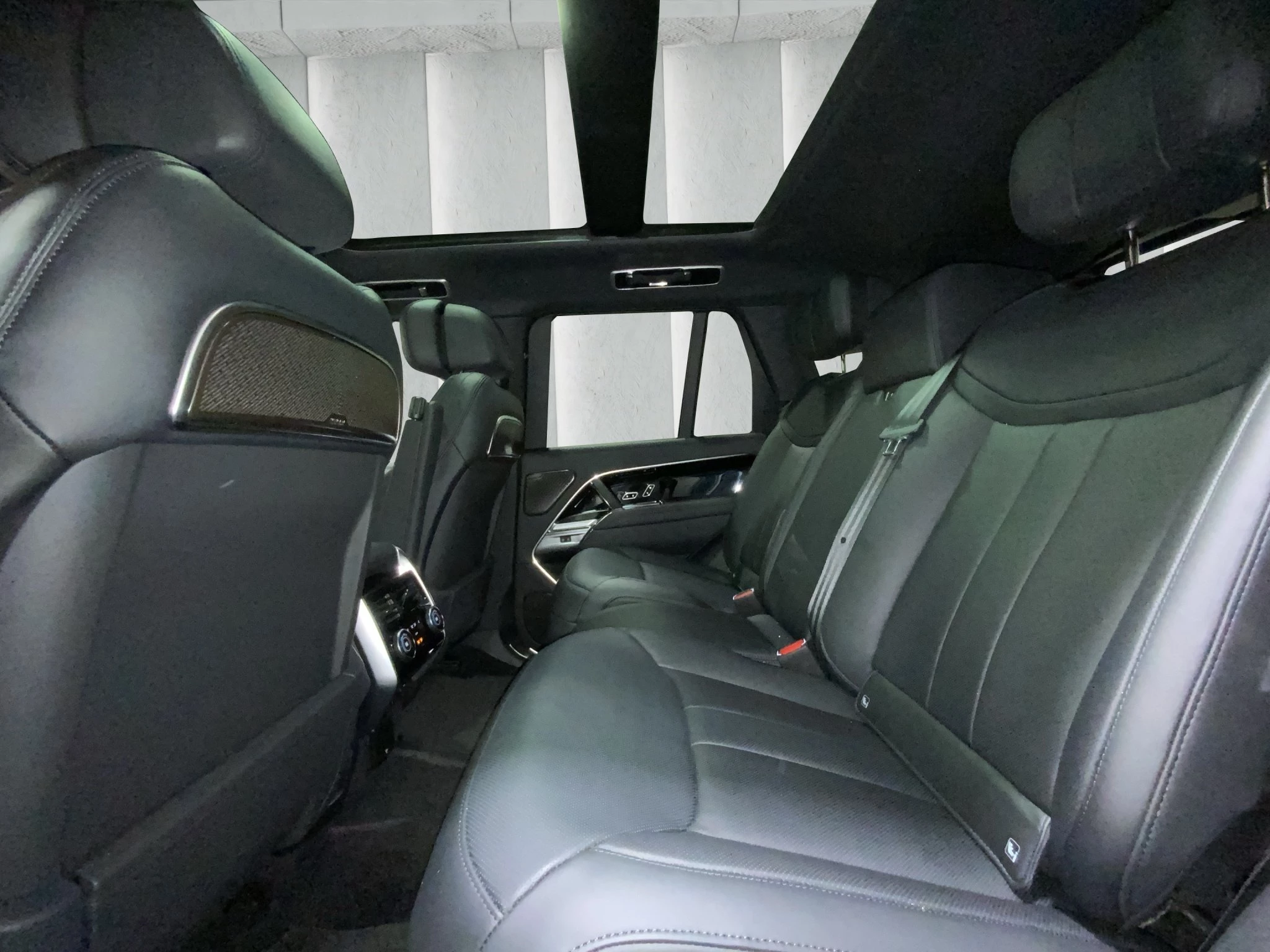 Land Rover Range Rover Autobiography 3.0 P550e Geländewagen. 405 kW. 5-türig