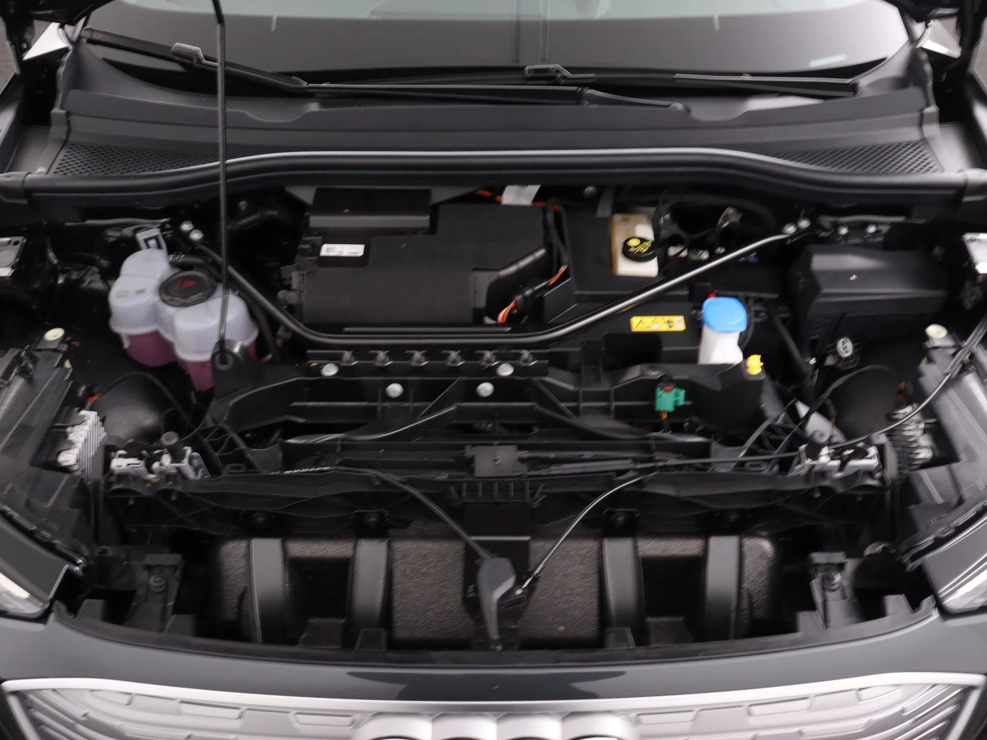 Audi-Q4 e-tron-image-16