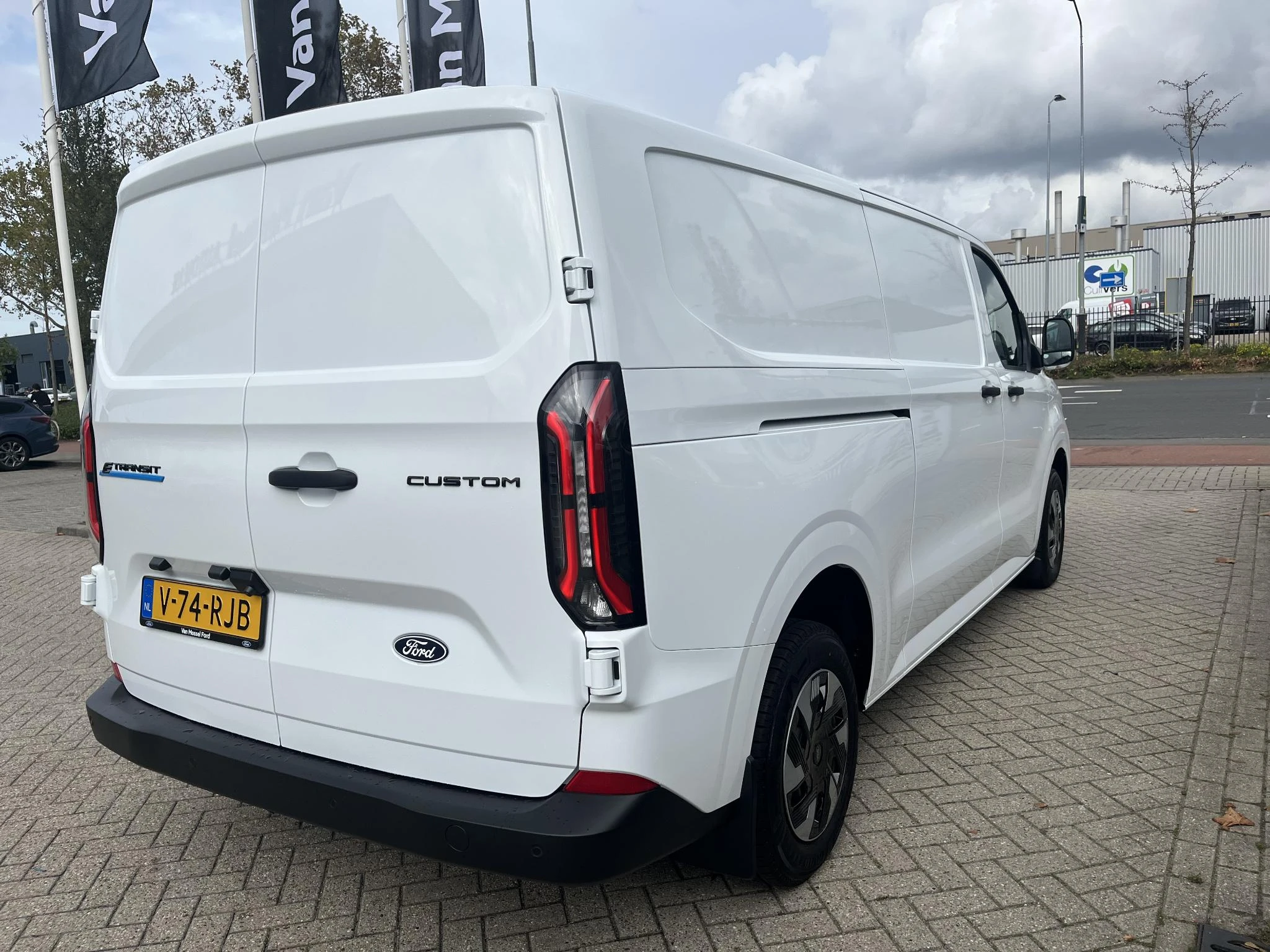 Ford-E-Transit-image-3
