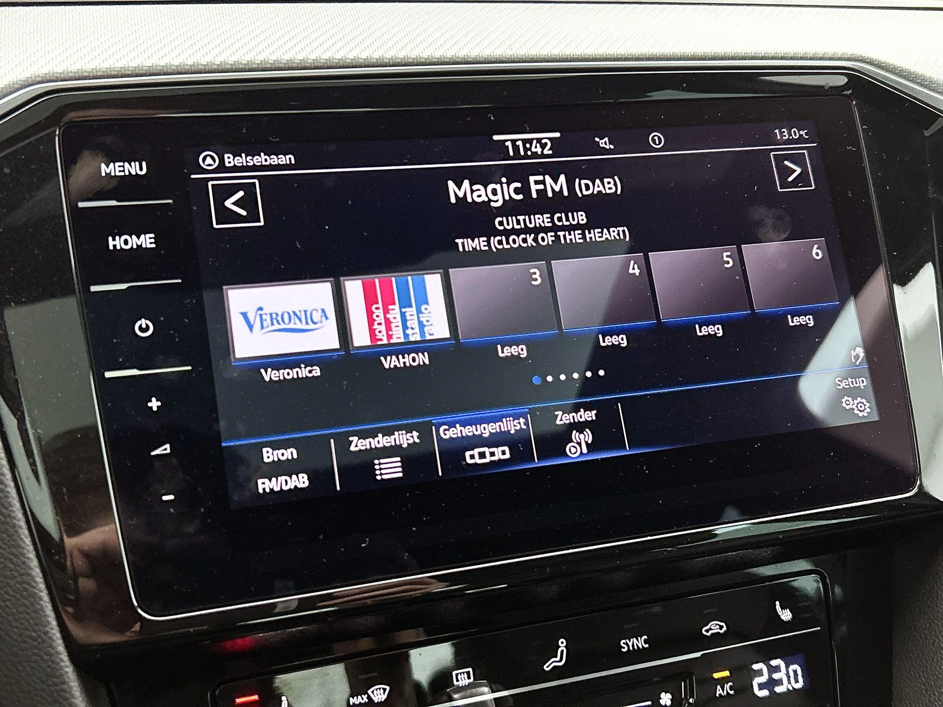 Volkswagen-Passat-image-26