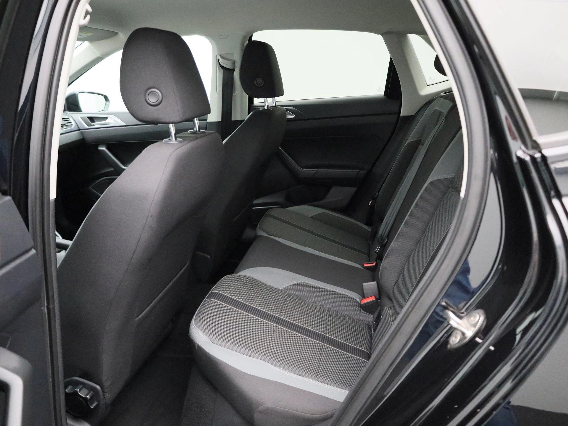 Volkswagen-Polo-image-9