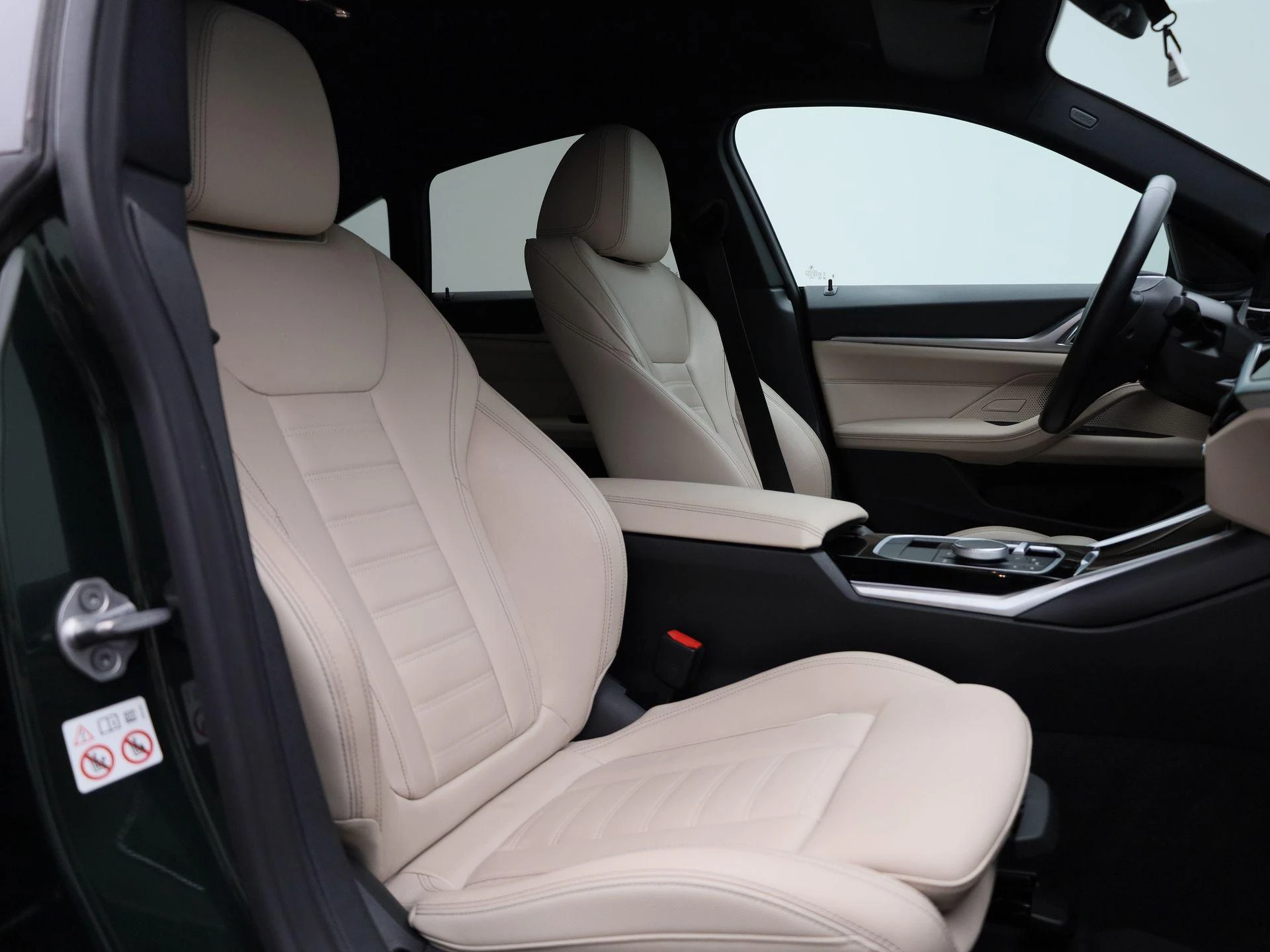 BMW-i4-image-38