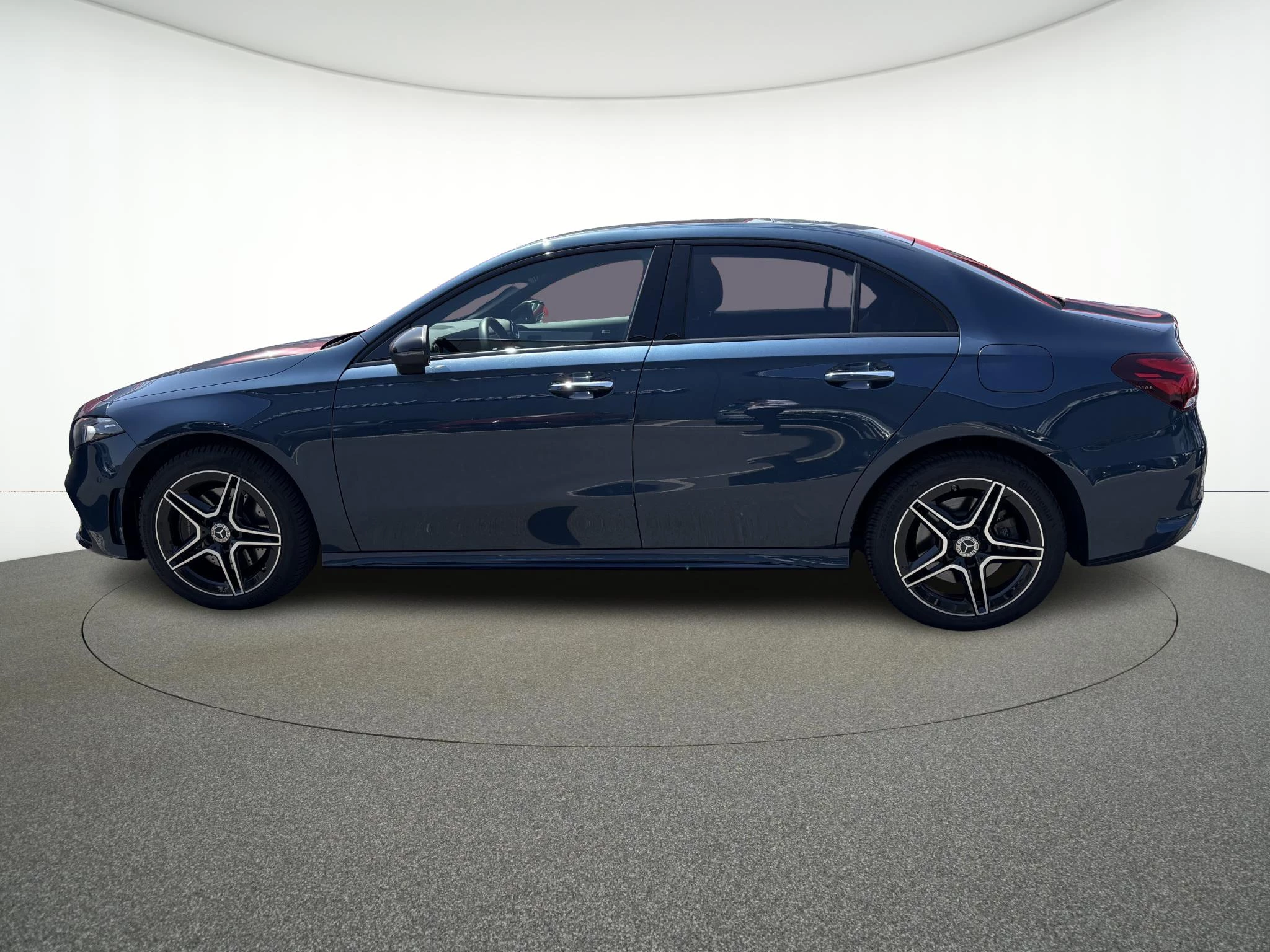 Mercedes-Benz A-Klasse 250 e AMG Line Berline + PREMIUM PLUS PACK + CARPLAY + PANO +