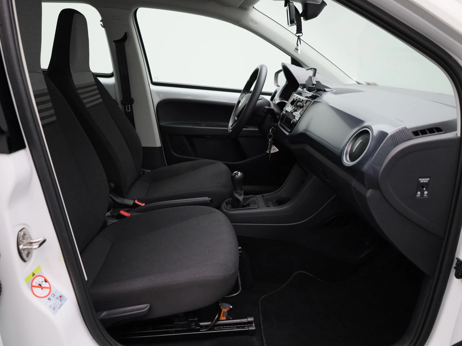 Volkswagen-up!-image-25
