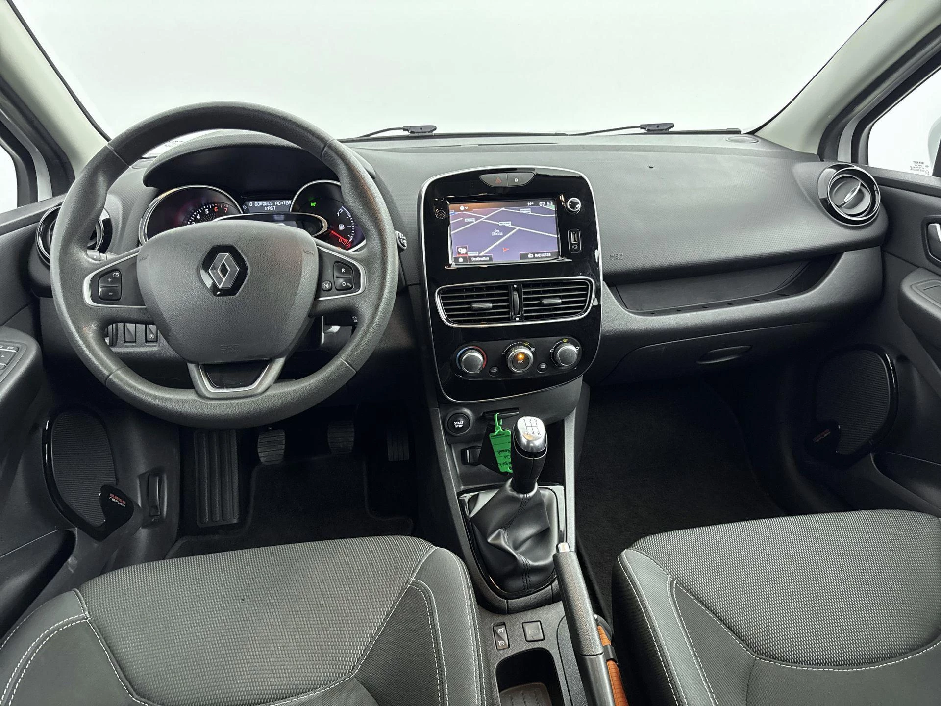 Renault-Clio-image-16