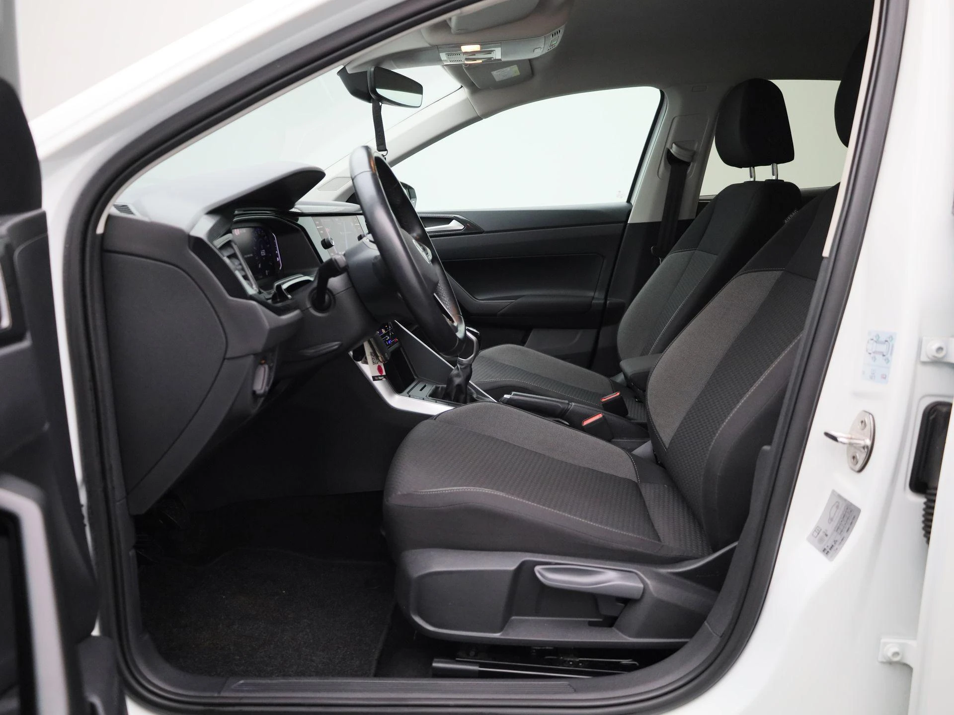 Volkswagen-Polo-image-10
