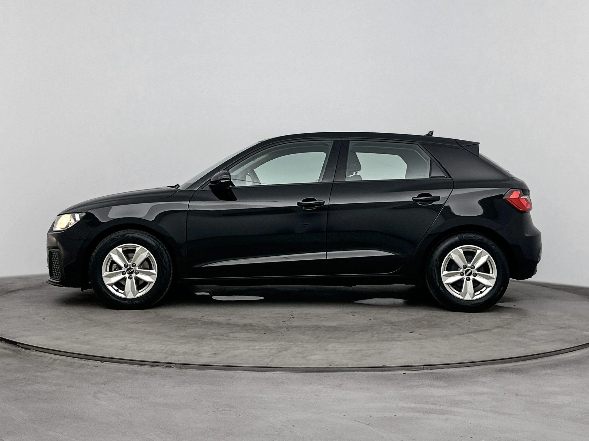 Audi-A1 Sportback-image-1